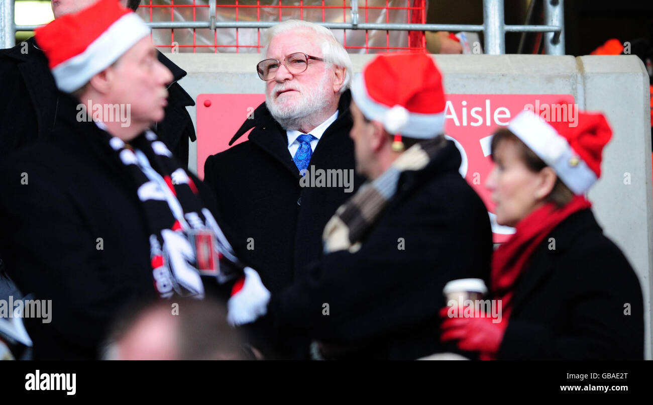 Calcio - Coca-Cola Football League 1 - Milton Keynes Dons / Leeds United - Stadiummk. Ken Bates, presidente di Leeds, è in carica durante la partita della Coca-Cola League One allo Stadio MK di Milton Keynes. Foto Stock