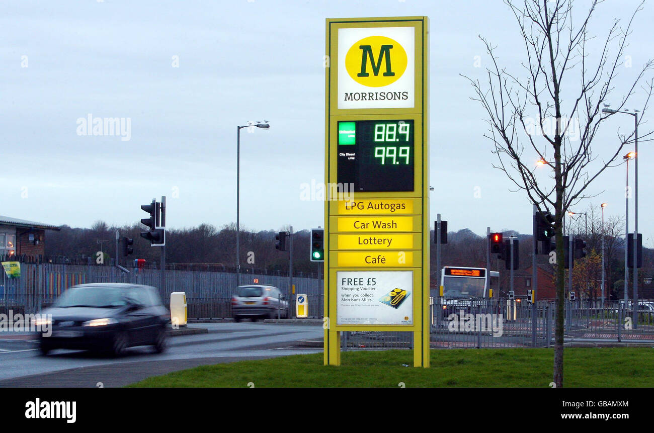 Supermarket Morrisons a Belle vale, Liverpool, mostrando che è Diesel sotto 1. Foto Stock