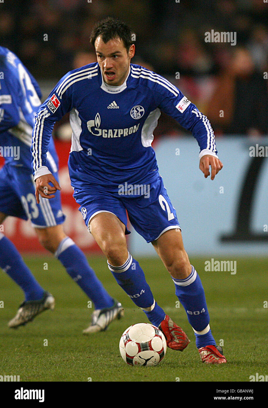 Calcio - Bundesliga tedesca - VfB Stuttgart v FC Schalke 04 - Mercedes-Benz Arena. Heiko Westermann, FC Schalke 04 Foto Stock