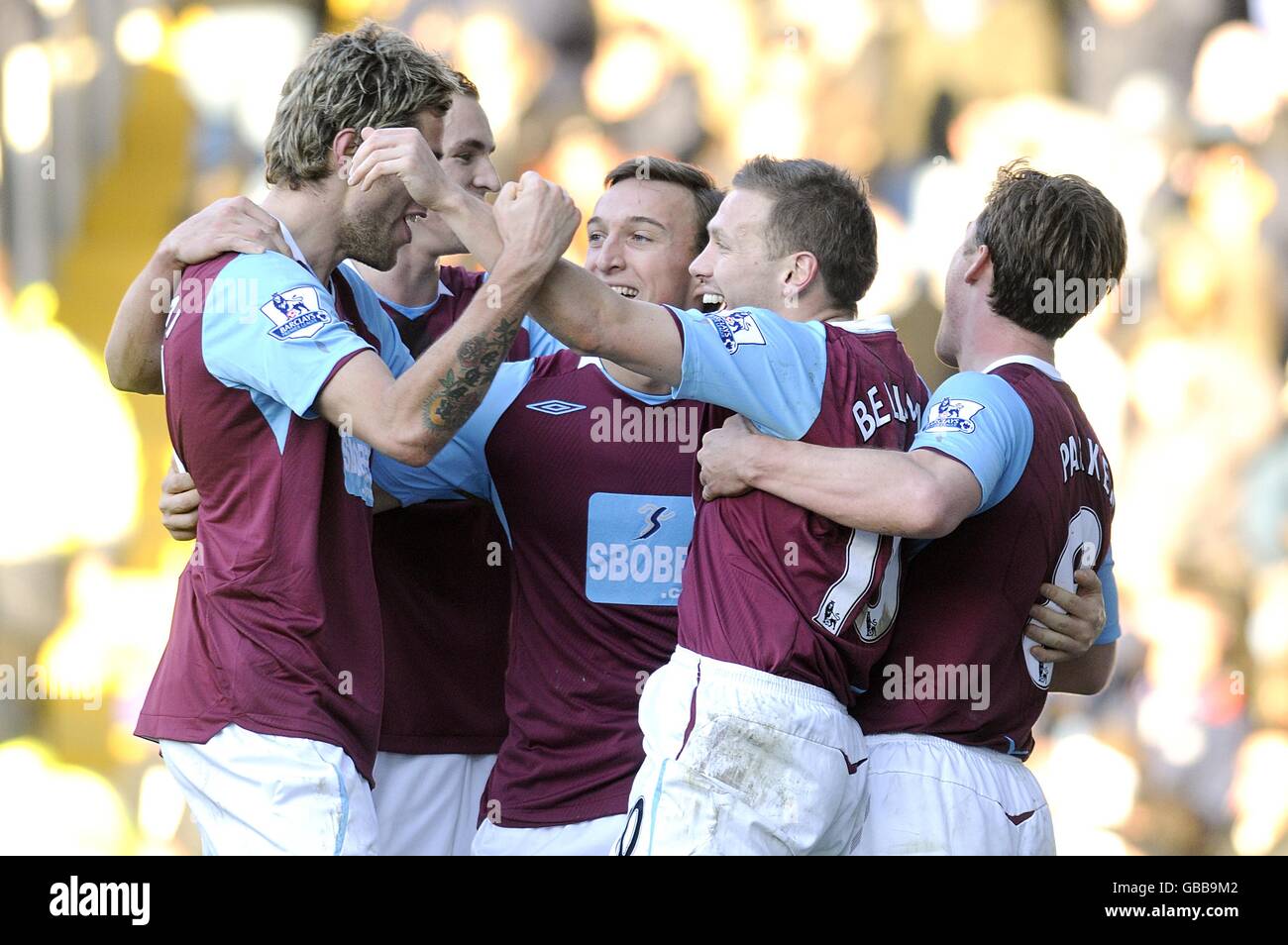 West Ham United's Craig Bellamy (seconda a destra) festeggia il punteggio dei suoi lati terzo obiettivo del gioco Foto Stock