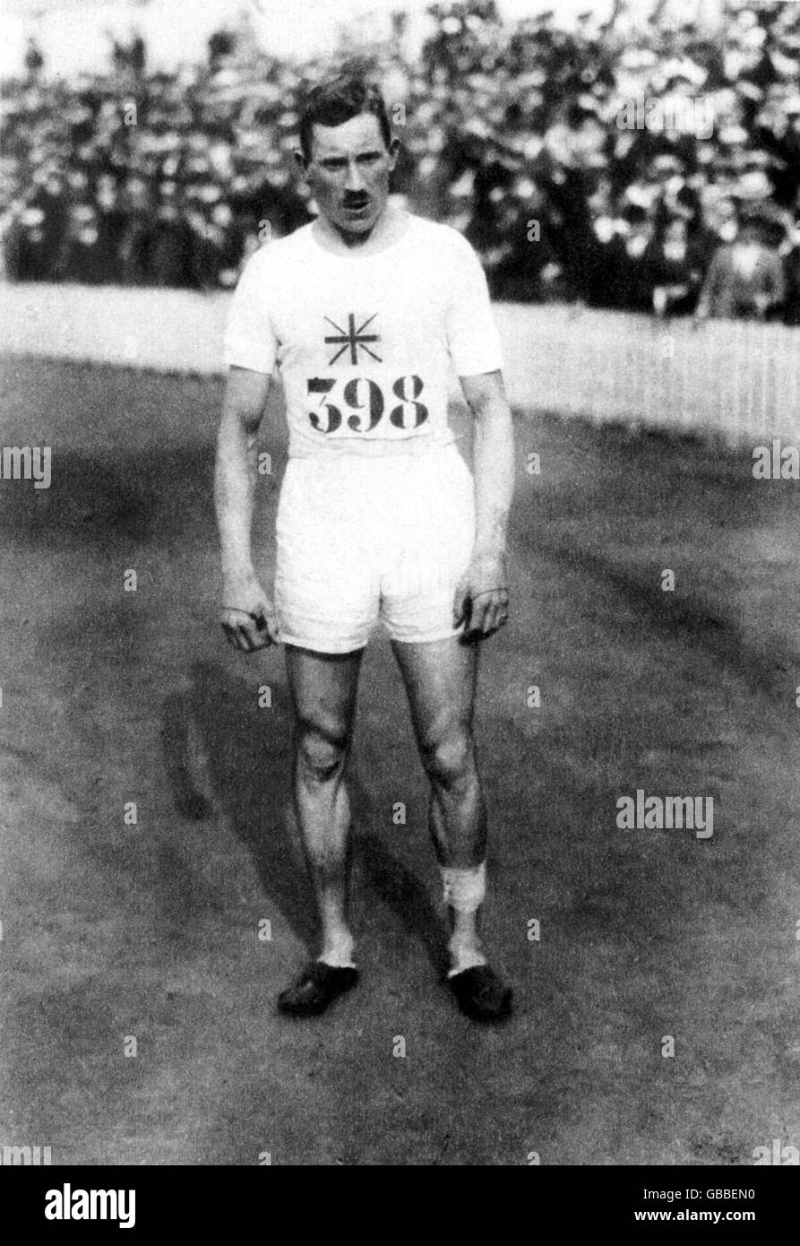 Atletica - Giochi Olimpici di Anversa 1920 - Men's 800m - finale. Albert Hill, Gran Bretagna, medaglia d'oro Foto Stock