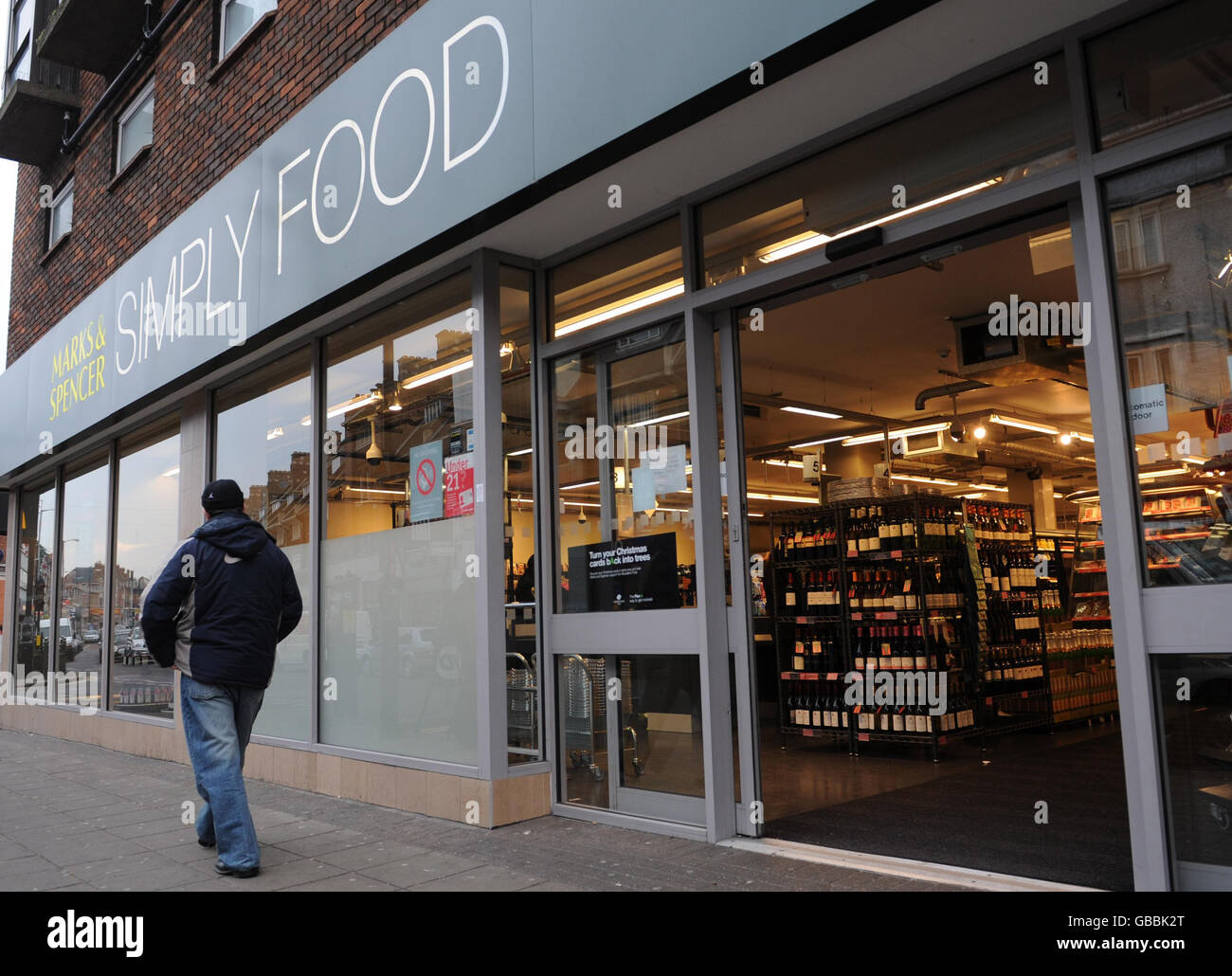 M&S annuncia perdite di posti di lavoro. Un negozio Marks and Spencer Simply Food a Palmers Green, a nord di Londra, che sta per chiudersi a breve. Foto Stock