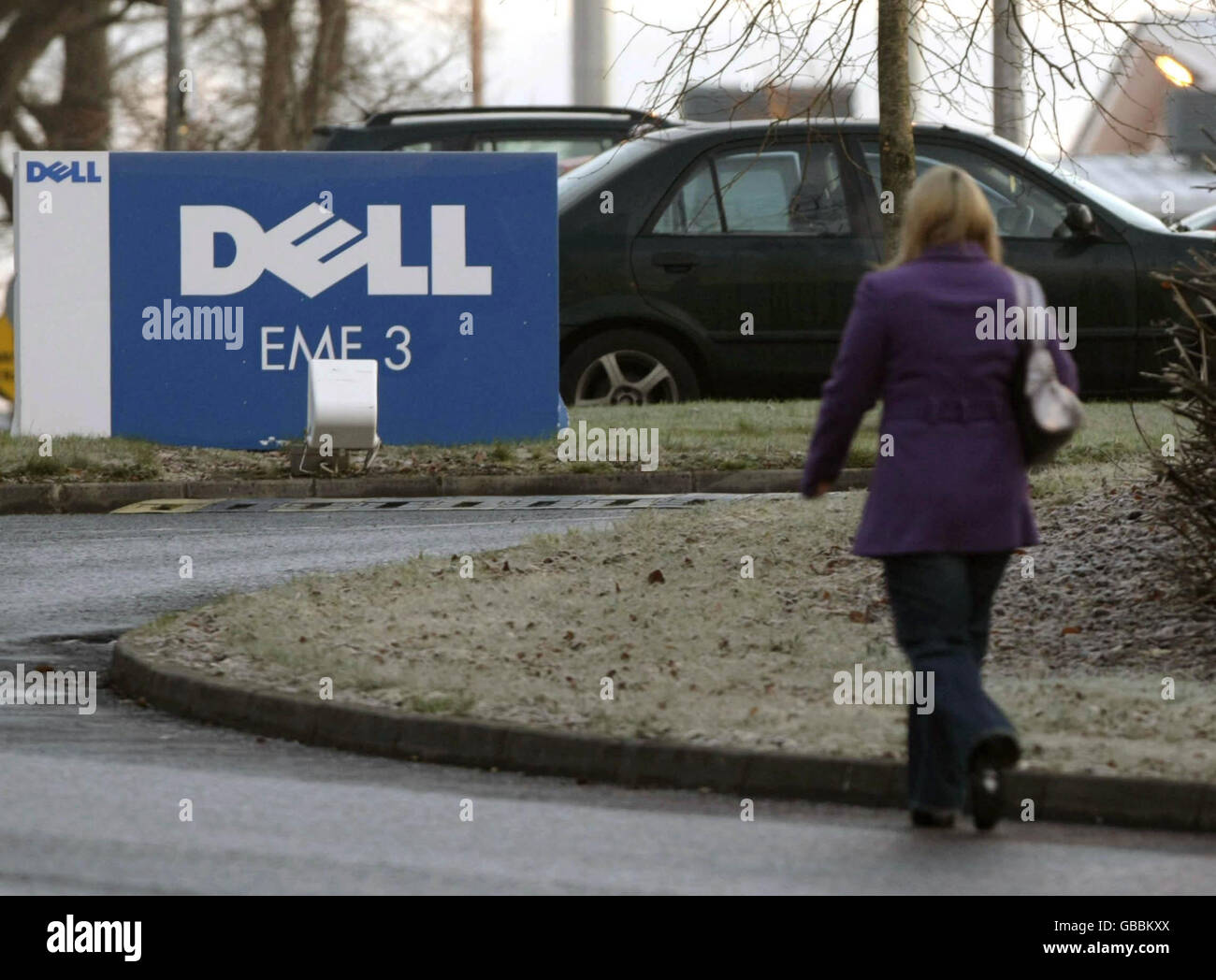 Un dipendente del colosso informatico Dell arriva per lavoro nello stabilimento di Raheen, Co Limerick. Si prevede che i lavoratori impareranno il loro destino mentre i dirigenti senior li informeranno sul futuro dello stabilimento di Limerick. Foto Stock