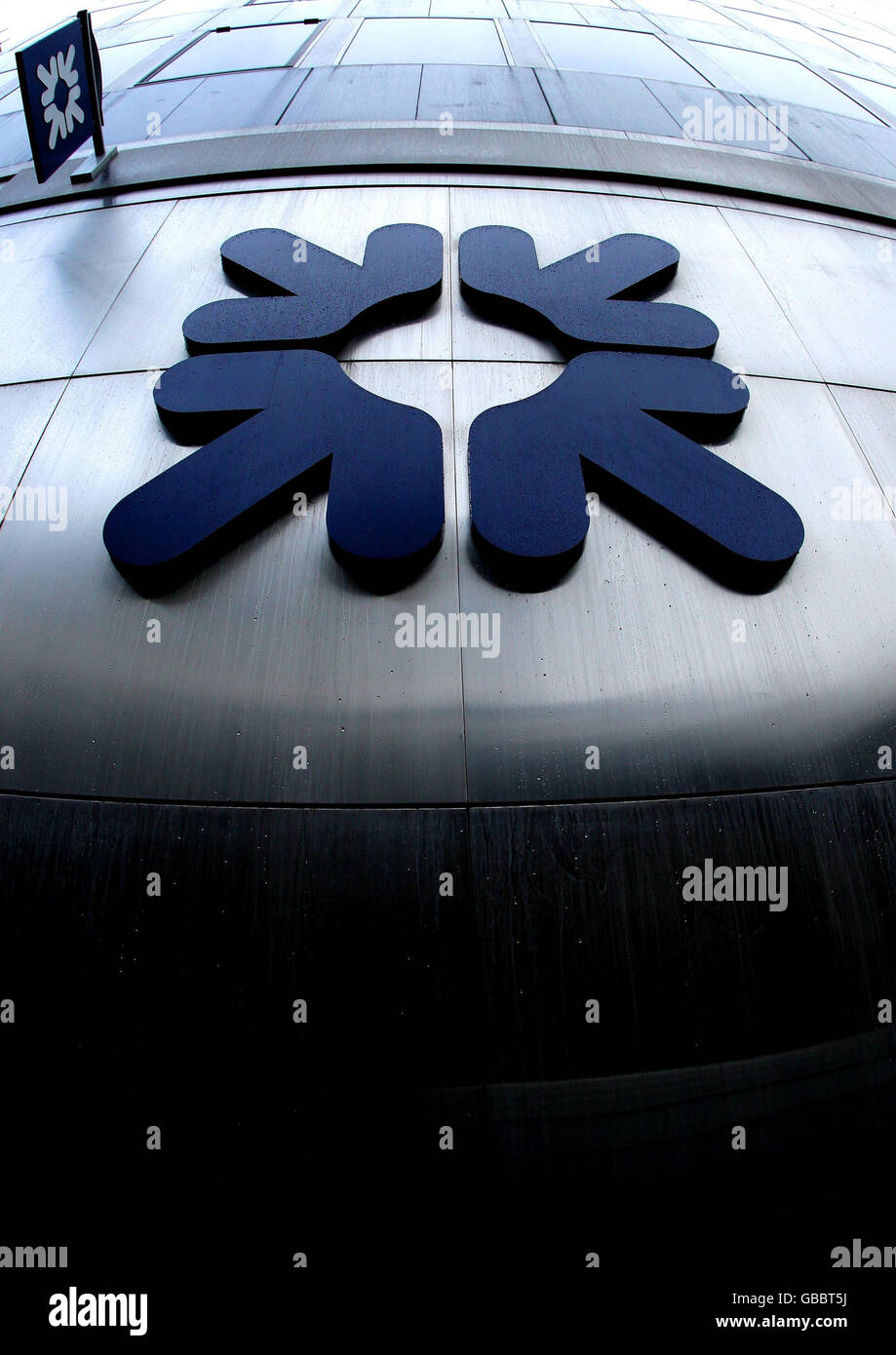 Il logo RBS all'esterno di una filiale della Royal Bank of Scotland su Threadneedle Street, Londra. Foto Stock