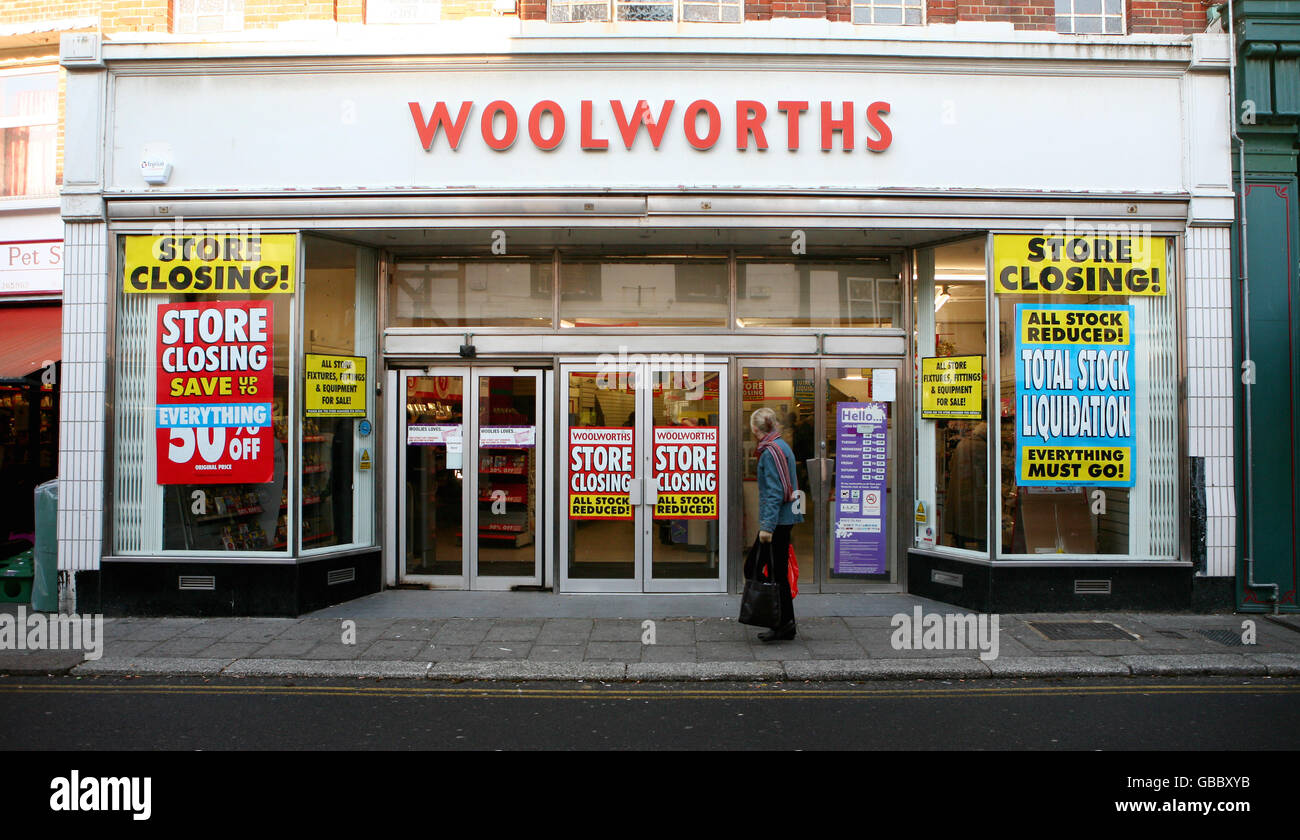 Un negozio Woolworths sulla High Street a Hythe, Kent. Foto Stock