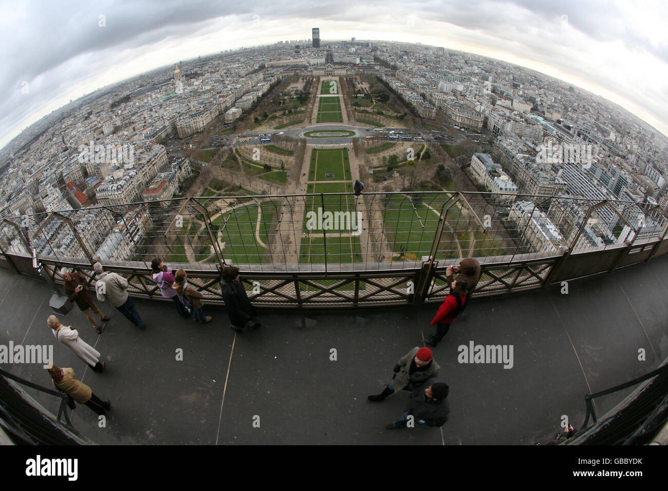 Travel Stock - Francia - Parigi. Una vista dalla cima della Torre Eiffel a Parigi. Foto Stock