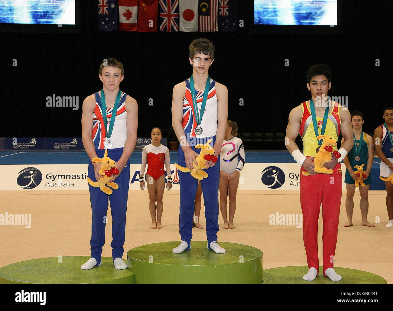 Max Whitlock della Gran Bretagna vince Gold, Sam Oldham Silver con Zhanteng Liu del Bronzo Cinese alla finale dell'apparato di ginnastica artistica durante l'Australian Youth Olympic Festival 2009 al Sydney Olympic Park, Sydney, Australia. Foto Stock