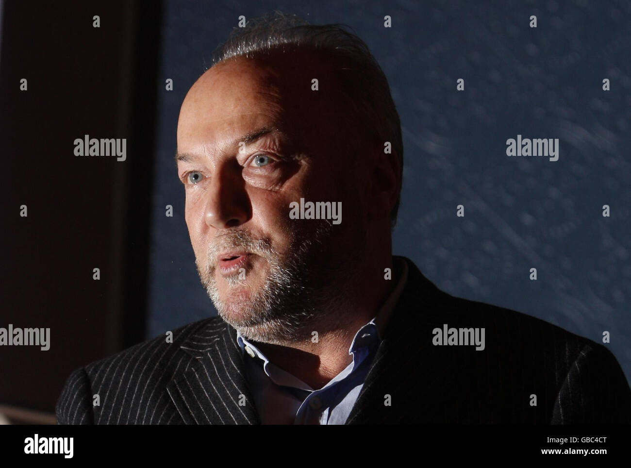 Il deputato RESPECT George Galloway durante una conferenza sindacale sulla Palestina, organizzata dalla Campagna scozzese di solidarietà per la Palestina, alla Chiesa unita di Agostino di Edimburgo. Foto Stock