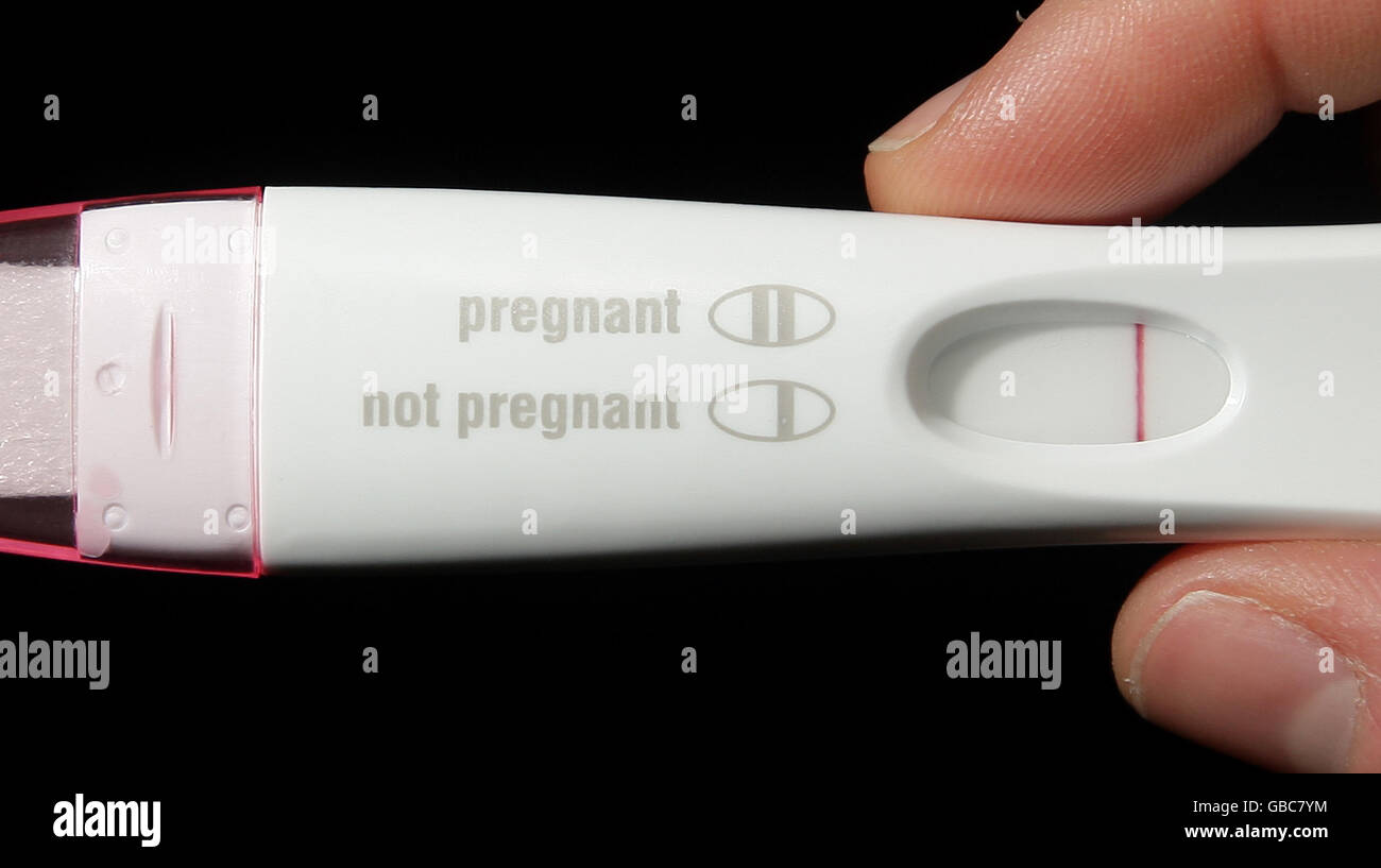 Scorte di gravidanza. Un test di gravidanza a casa, e le sue istruzioni  Foto stock - Alamy