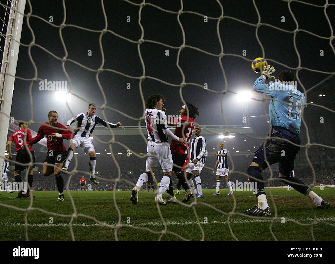 Calcio - Barclays Premier League - West Bromwich Albion / Manchester United - The Hawthorns. Nemanja Vidic del Manchester United segna il terzo traguardo Foto Stock