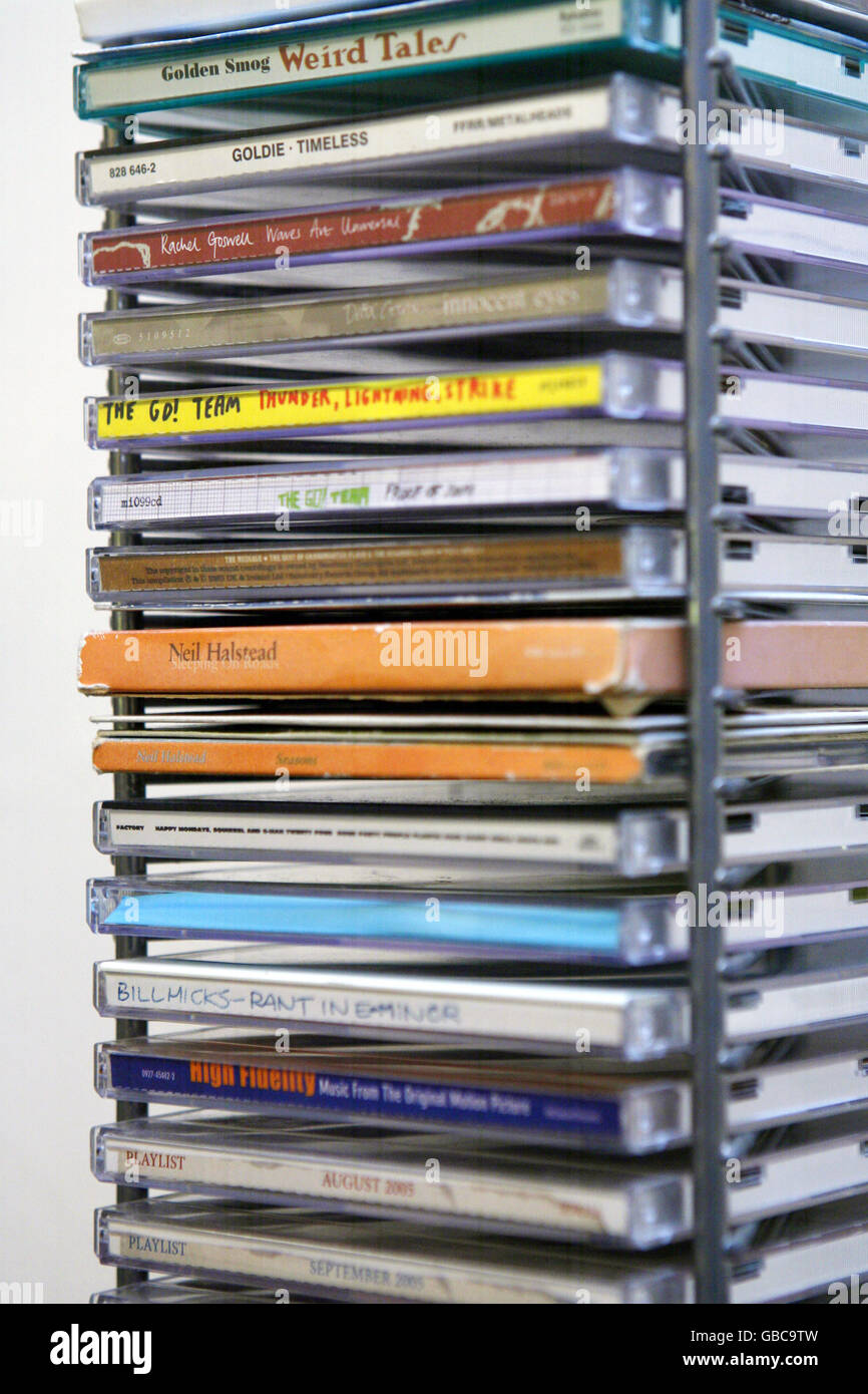 Musica di scorta. Un supporto per CD contenente CD musicali. Foto Stock