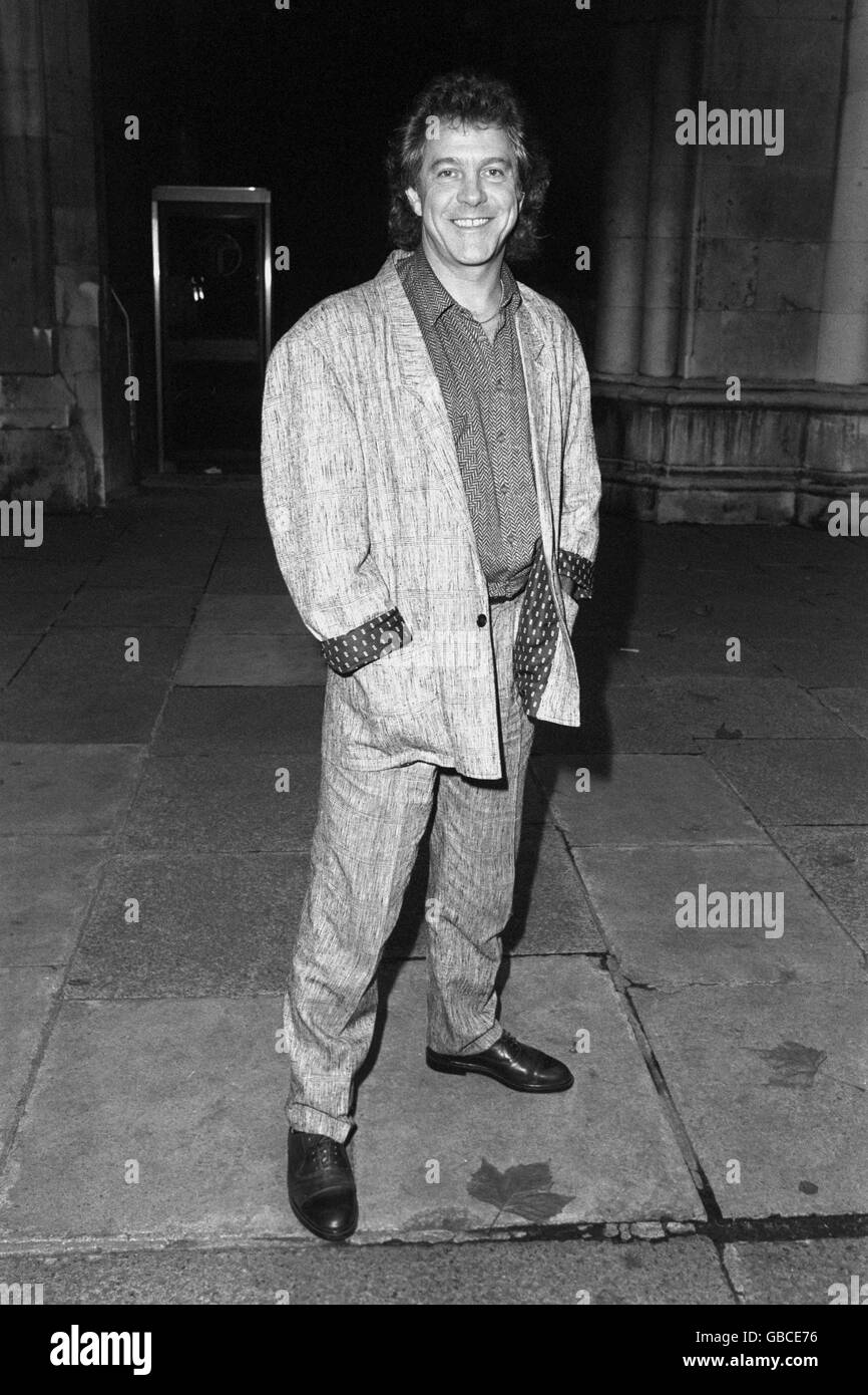 27,181 danni da Adengrove Productions Ltd dopo una prenotazione per giocare è stato annullato. Foto Stock