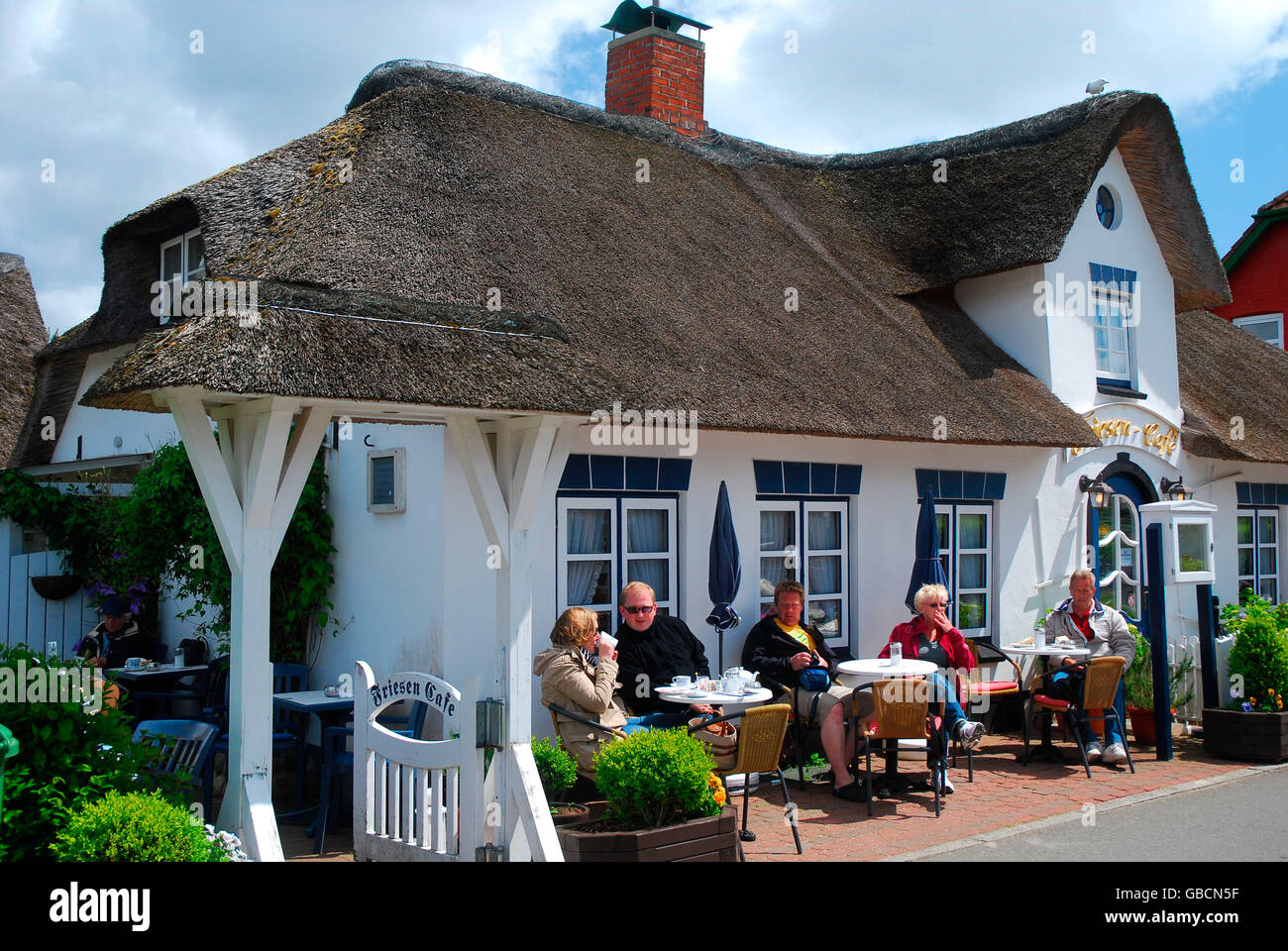 Sommer, Urlaub, Touristen, Friesenhaus, Friesencafe, Nordsee, Insel Amrum, Deutschland Foto Stock