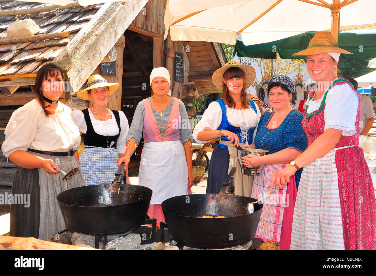 Dorffest, nostalgisch, Landfrauen, Isartal, Wallgau, Bayern, Deutschland Foto Stock