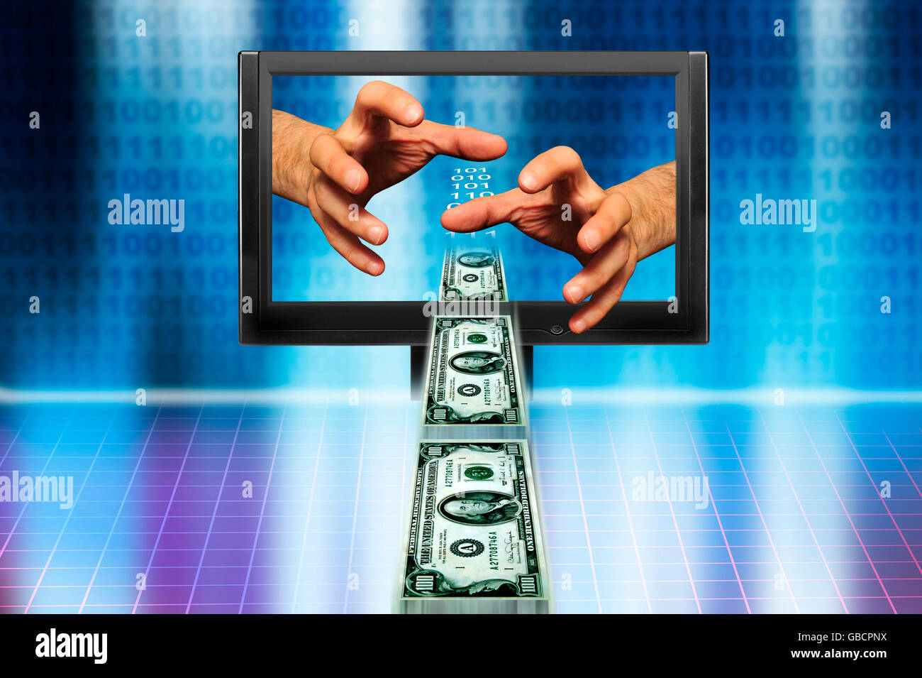 Le mani dall'interno di un monitor di computer afferrando il denaro, internet crimine finanziario Foto Stock