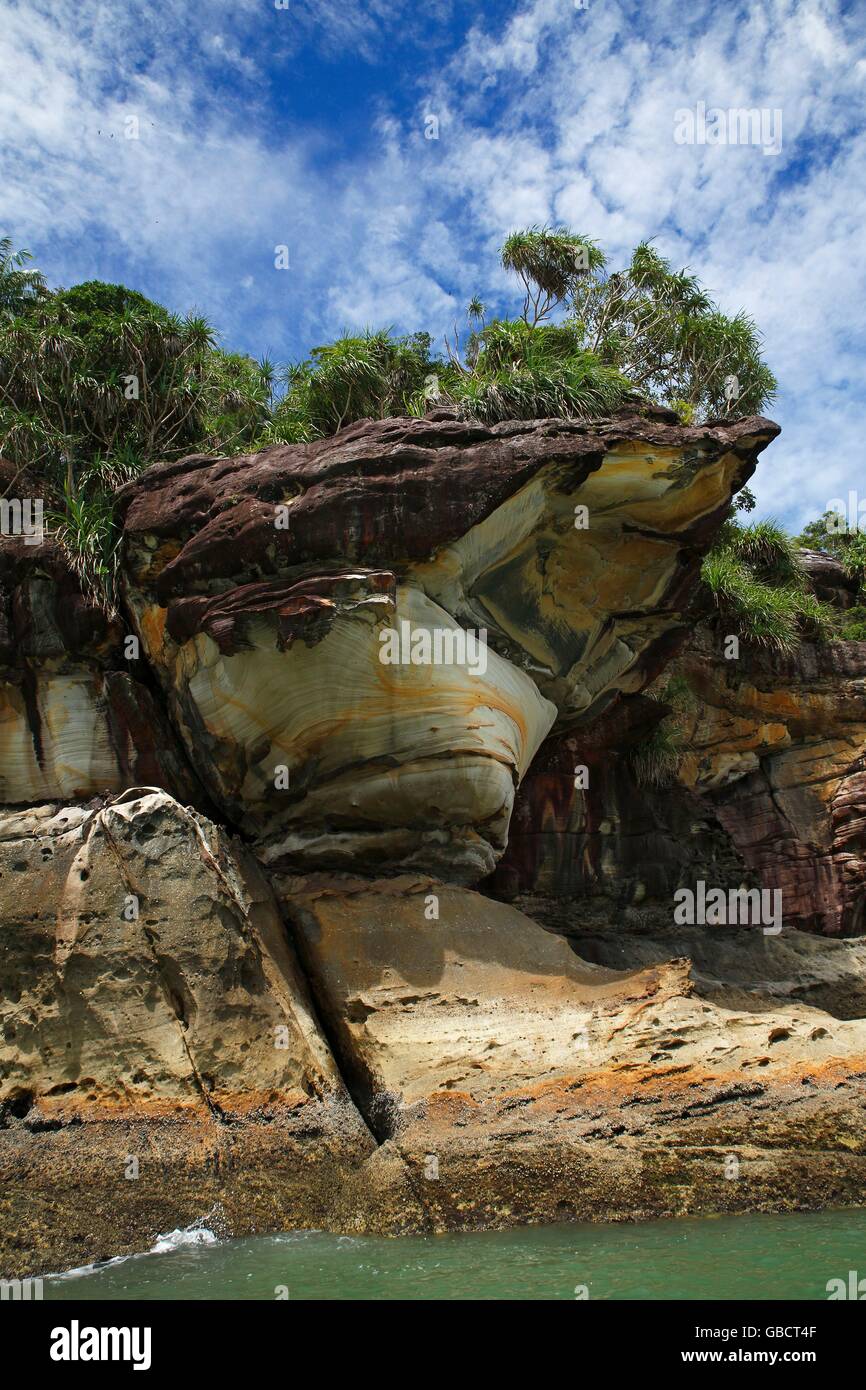 Kueste, Bako Nationalpark, Sandsteinfelsen mit Regenwald, Suedchinesisches Meer, Sarawak, Borneo, Malaysia, Asien Foto Stock