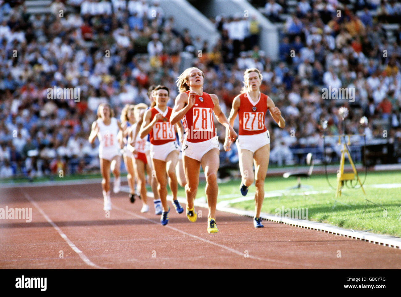 Atletica leggera - Giochi Olimpici di Mosca 1980 - finale femminile da 800 m. Nadyezda Olizarenko dell'URSS (281) si sprint all'oro in un nuovo tempo record mondiale di 1 min 53,43 sec. Foto Stock