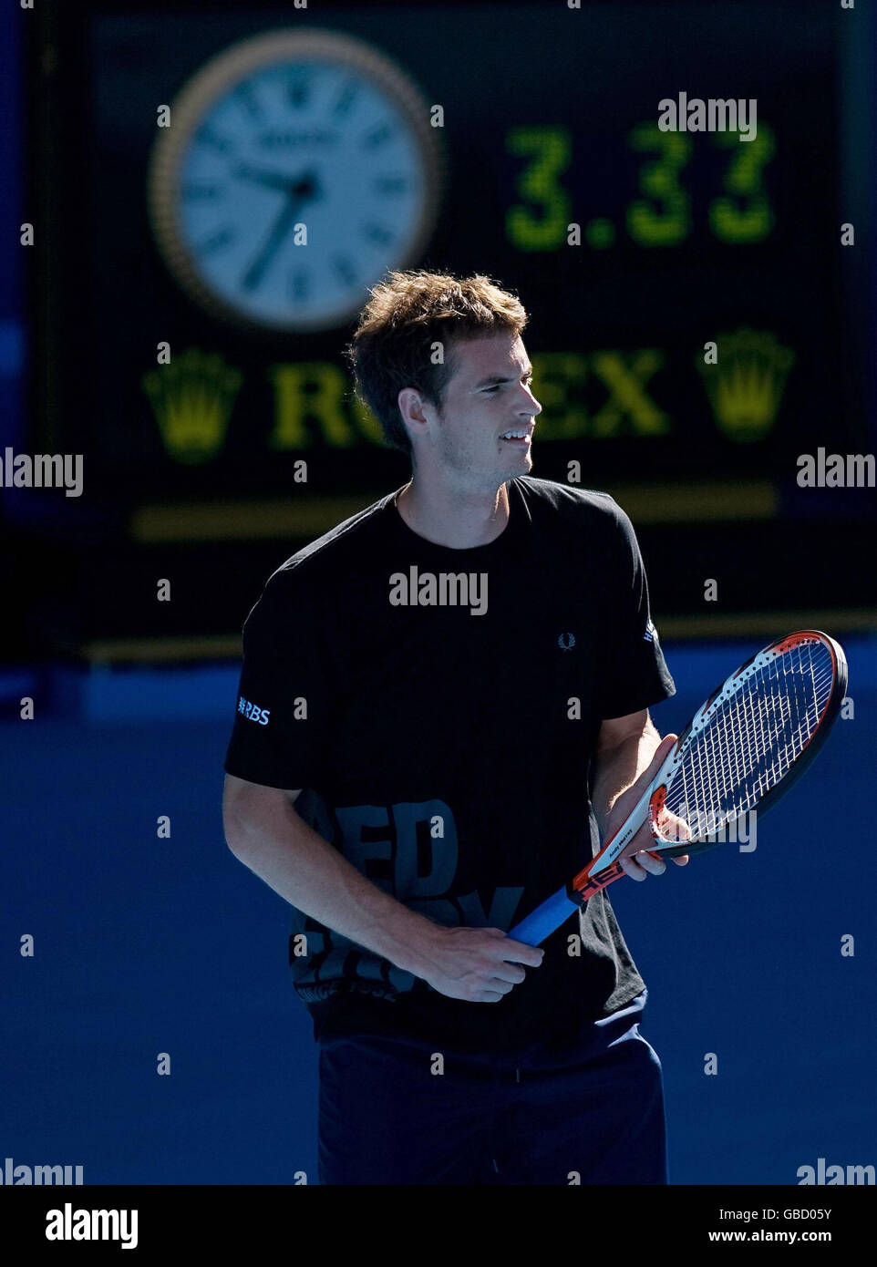 Andy Murray della Gran Bretagna ha una sessione di prove libere della mattina presto sulla Rod Laver Arena prima del suo primo round match contro Andrei Pavel della Romania durante l'Australian Open 2009 al Melbourne Park, Melbourne, Australia. Foto Stock