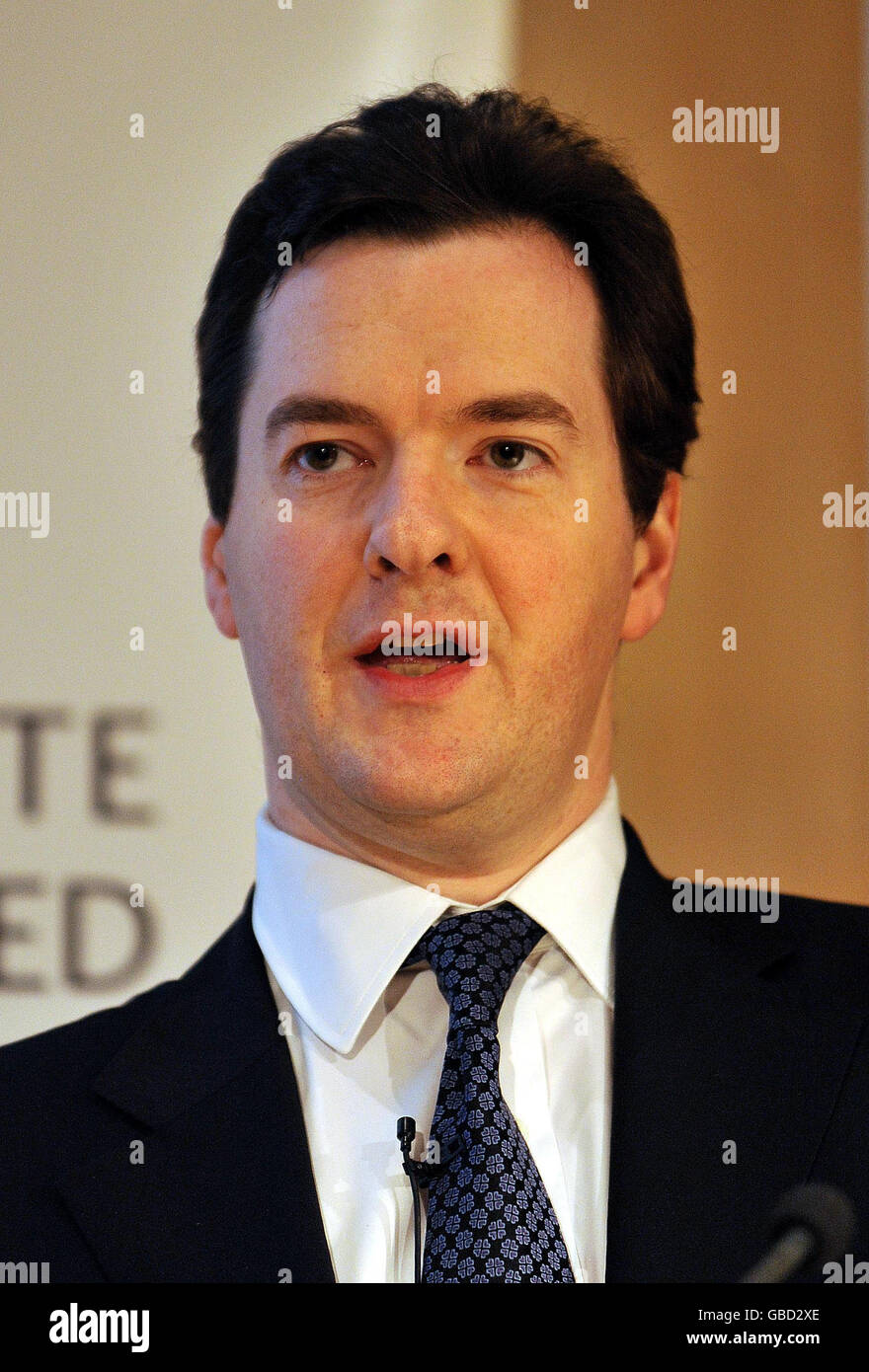 Il Cancelliere ombra George Osborne durante il suo discorso all'Institute of Chartered Accountants nella città di Londra. Foto Stock