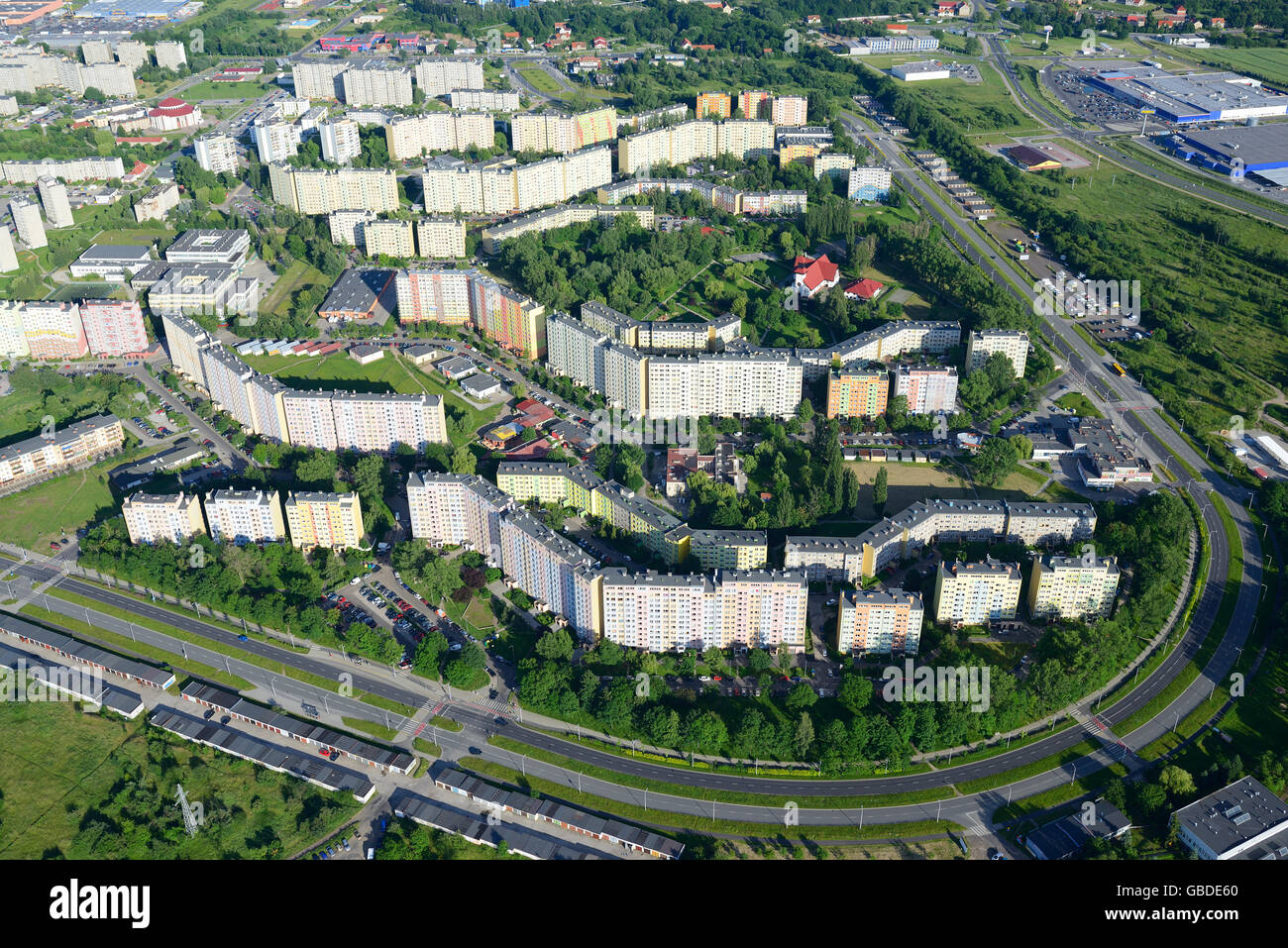 VISTA AEREA. Proprietà immobiliare. Walbrzych, voivodeship inferiore della Slesia, Polonia. Foto Stock