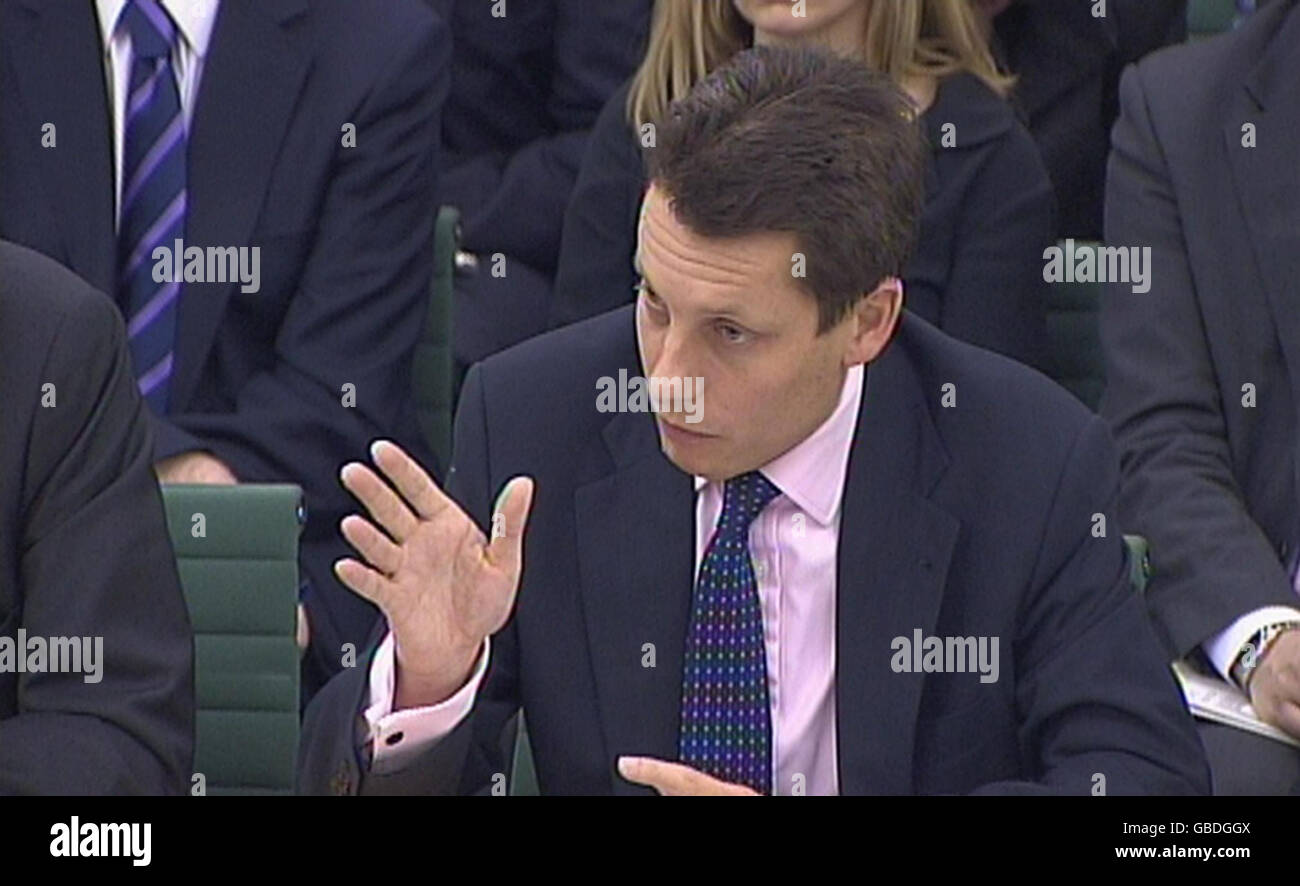 L'ex amministratore delegato di HBOS Andy Hornby fornisce prove al Comitato del Tesoro della Camera del Parlamento di Westminster, nel centro di Londra. Foto Stock