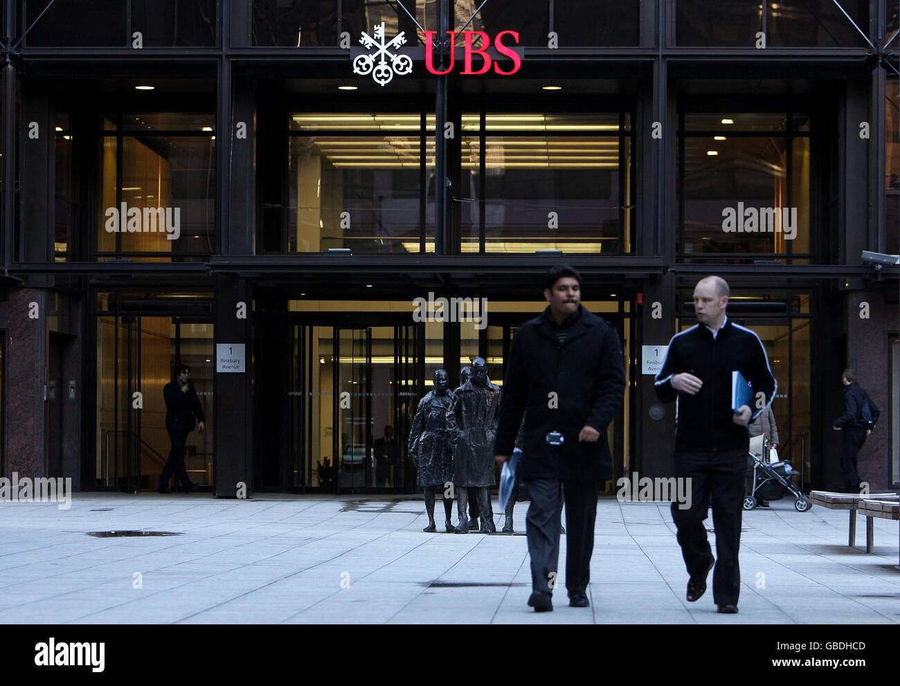 Una visione generale degli uffici della banca d'investimento UBS a Londra, dopo che la banca in difficoltà ha annunciato piani per tagliare almeno 2,000 posti di lavoro in più, mentre ha rivelato perdite enormi per gli ultimi tre mesi del 2008. Foto Stock