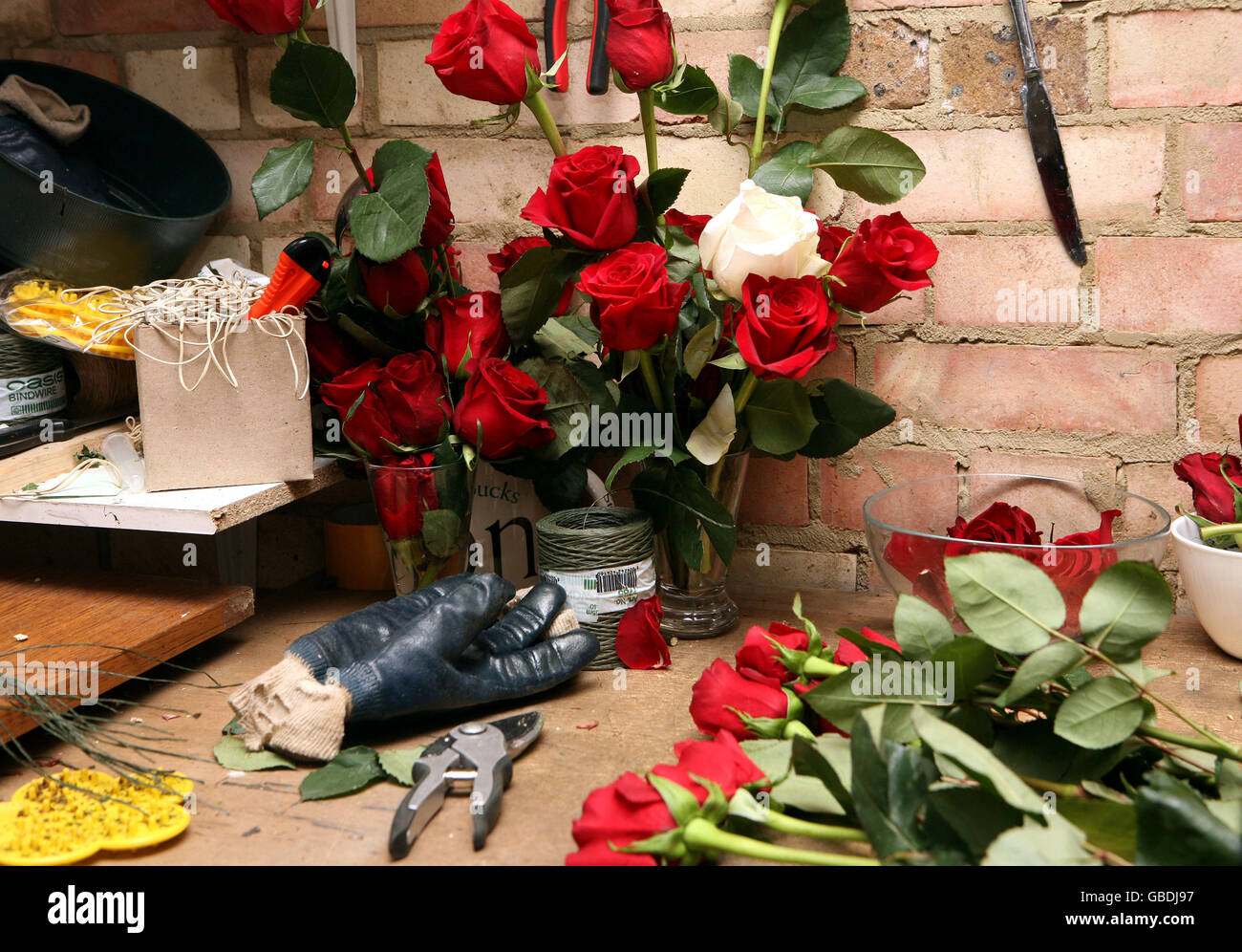 I preparativi per il giorno di San Valentino Foto Stock