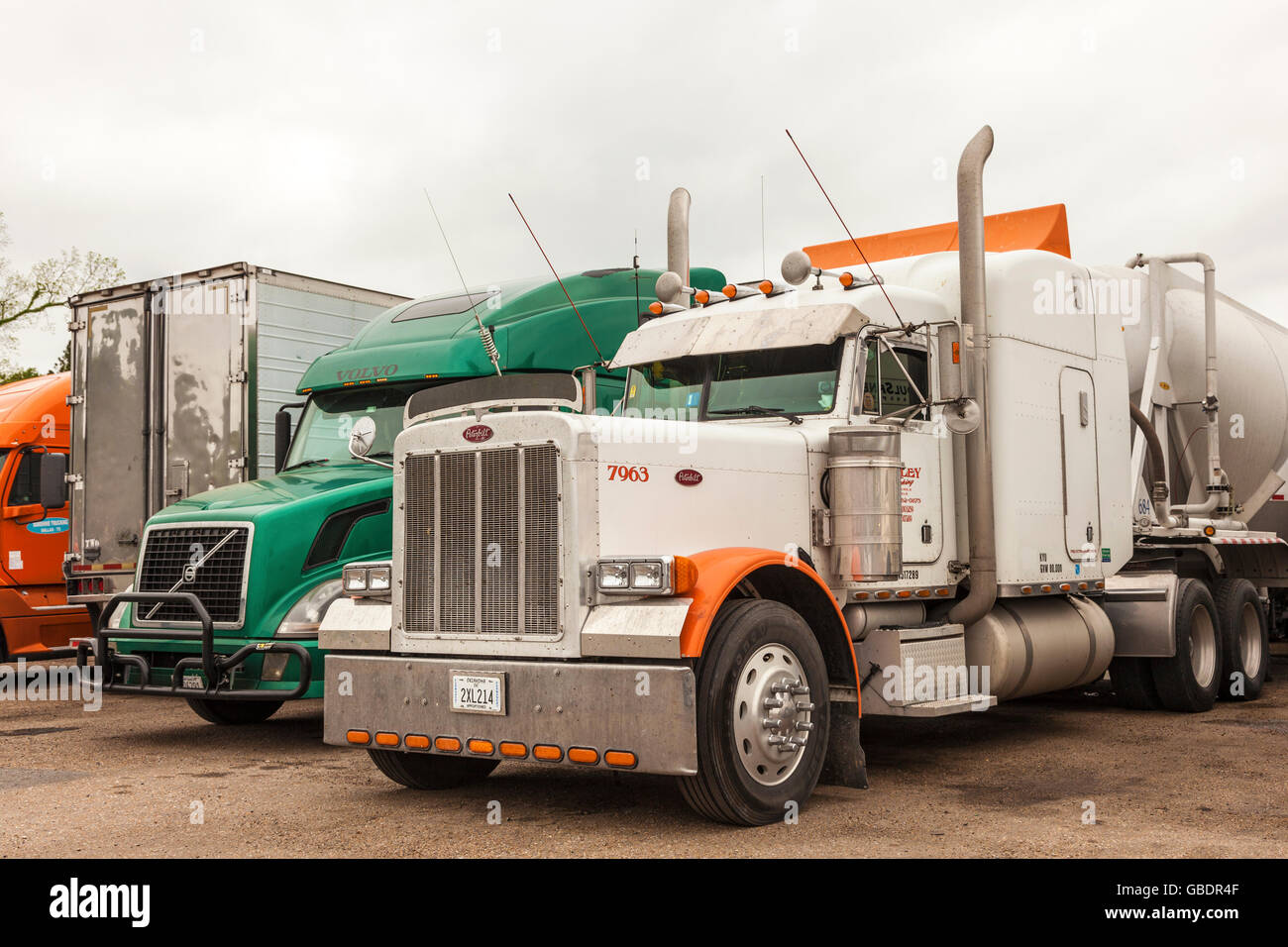 Peterbilt carrello su un parcheggio Foto Stock