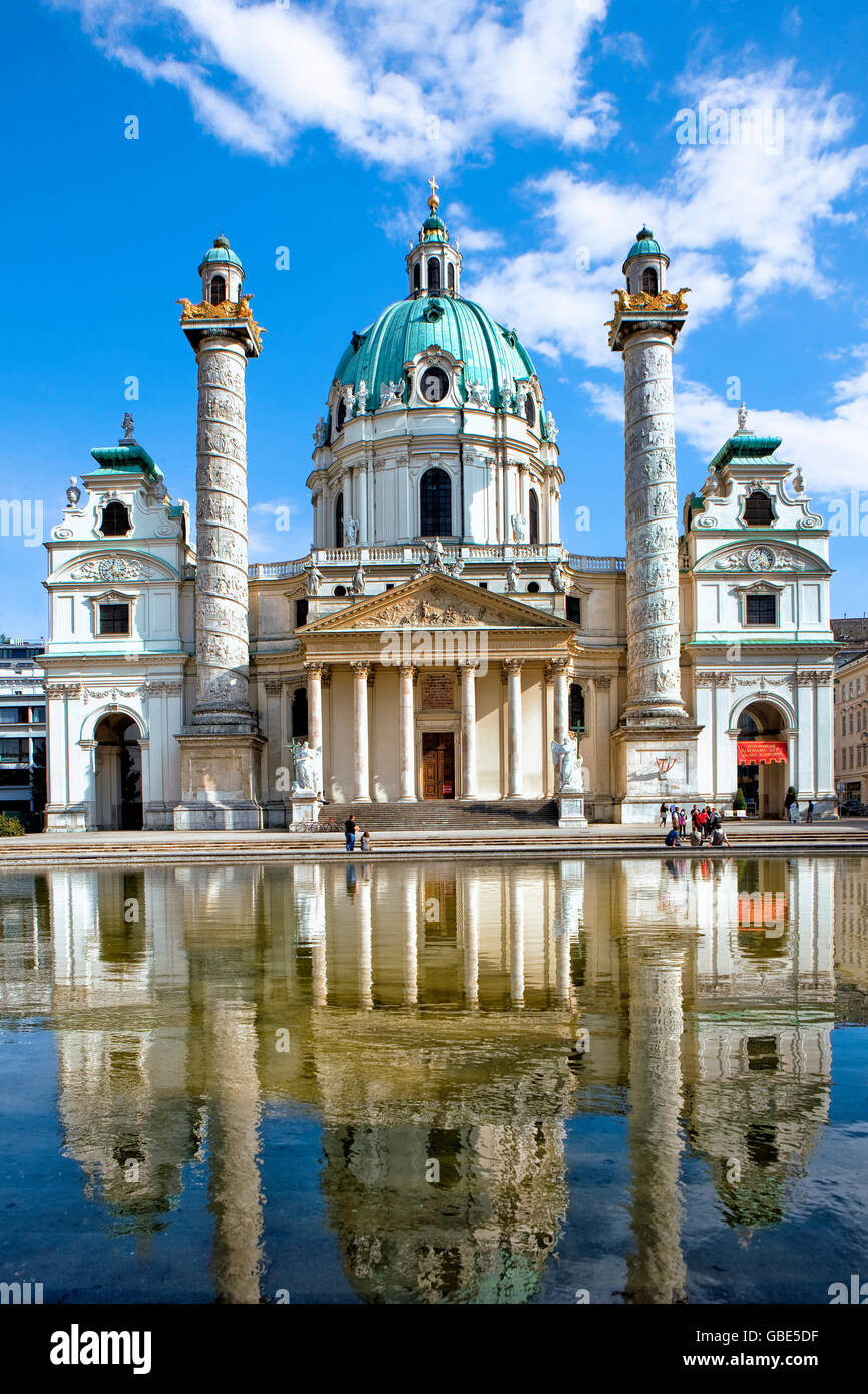 La Karlskirche in Vienna Foto Stock