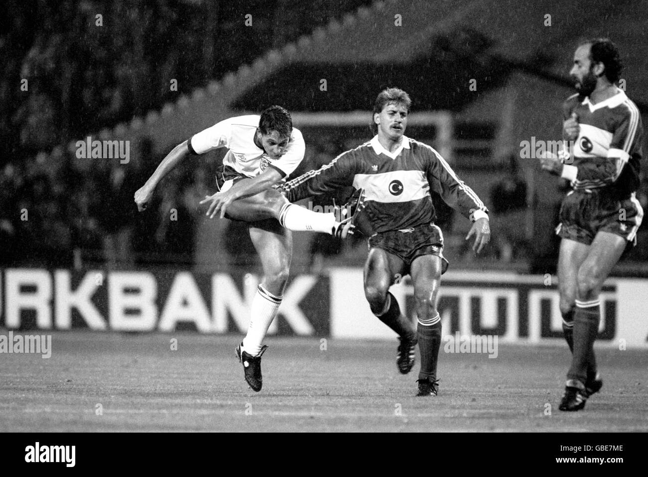 Calcio - Campionato europeo Qualifier - Gruppo quattro - Inghilterra / Turchia. Gary Lineker in Inghilterra ha tirato un colpo al gol. Foto Stock