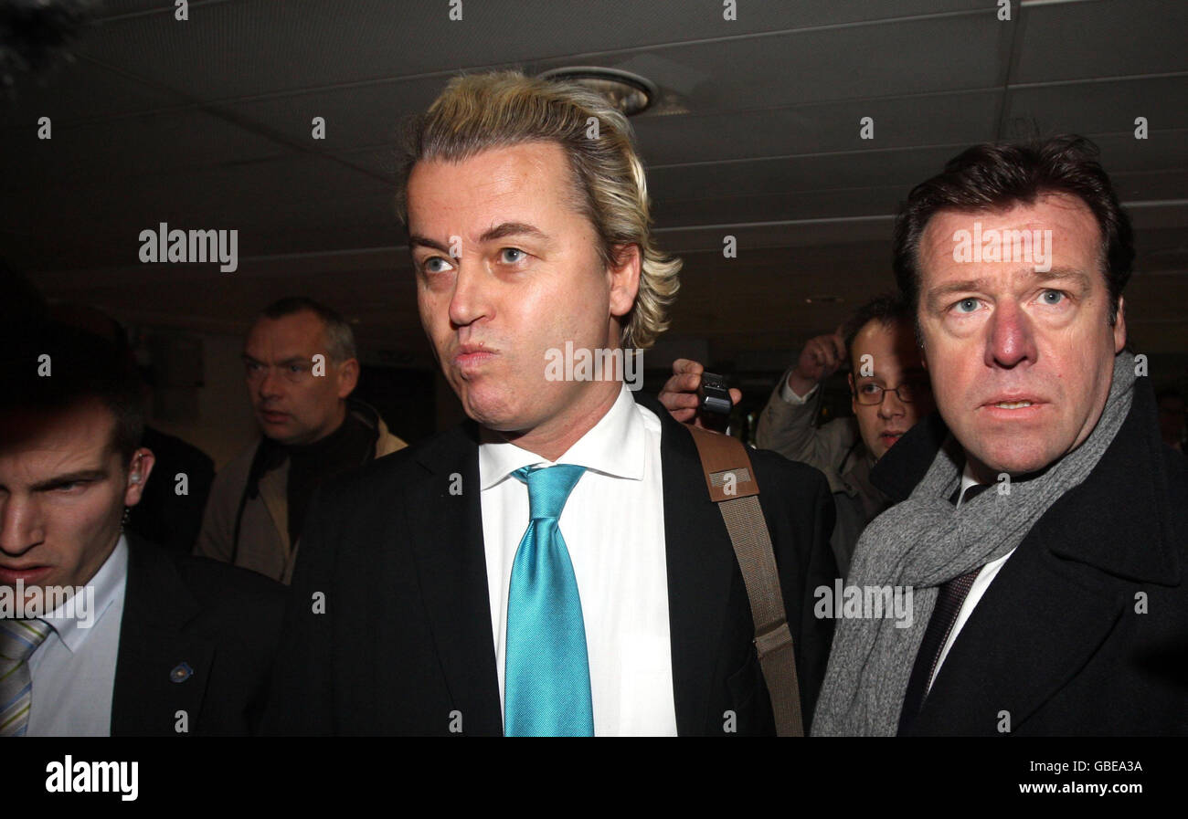 Il politico olandese di destra Geert Wilders arriva all'aeroporto di Heathrow, Londra, dopo che gli è stato vietato di entrare nel Regno Unito per le sue opinioni anti-Islam. Foto Stock