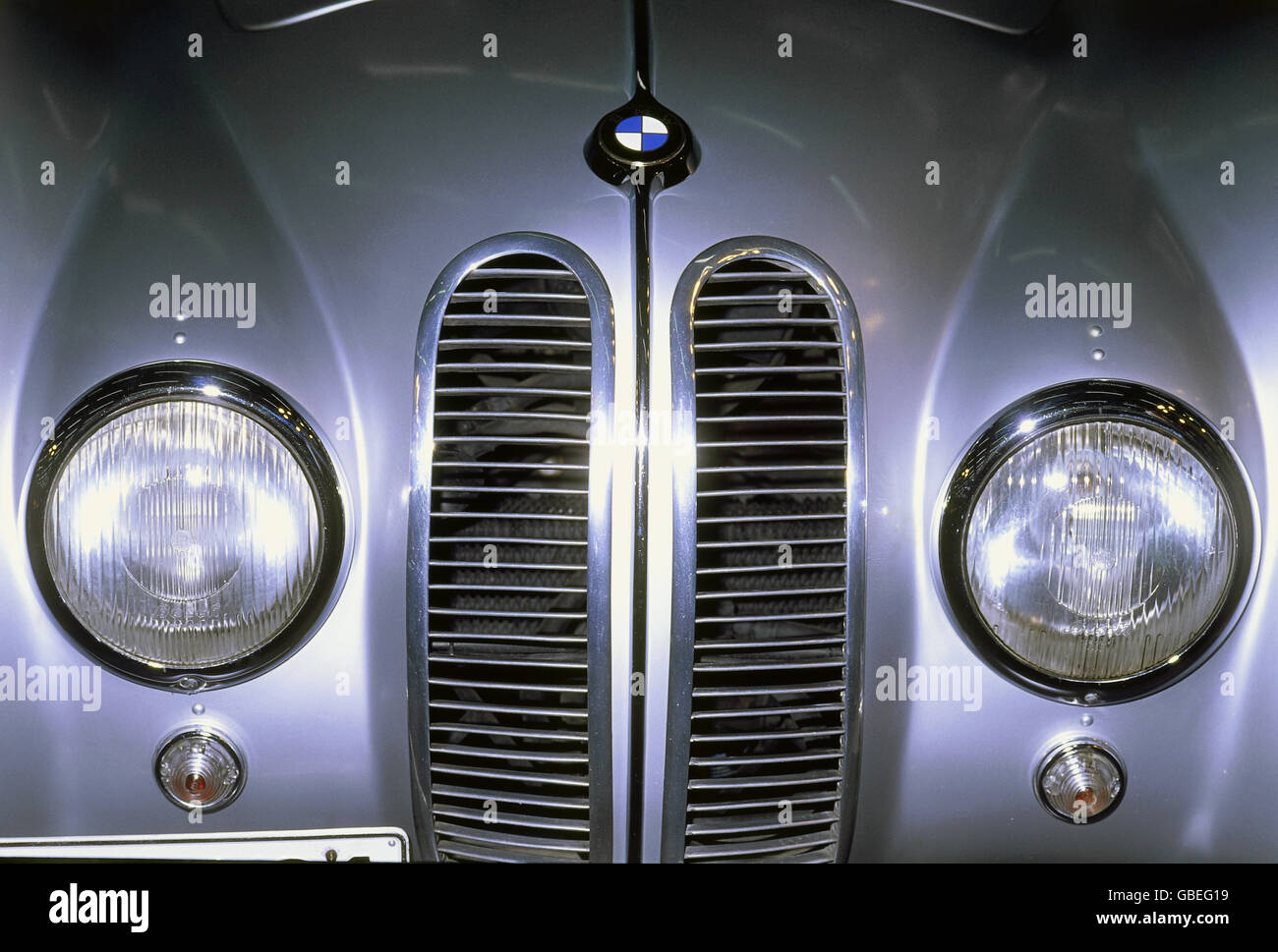 Trasporto / trasporto, auto, varianti di veicoli, BMW, lato anteriore, storico, storico, auto veterano, auto classica, auto d'epoca, auto veterane, auto classiche, auto d'epoca, automobile, automobili, auto, griglia radiatore, griglia radiatore, calandra, griglie radiatore, griglie radiatore, calotte radiatore, fari, fari, fari, fari, fari, fari, fari, rotondi, anni '90, XX secolo, diritti aggiuntivi-clearences-non disponibili Foto Stock