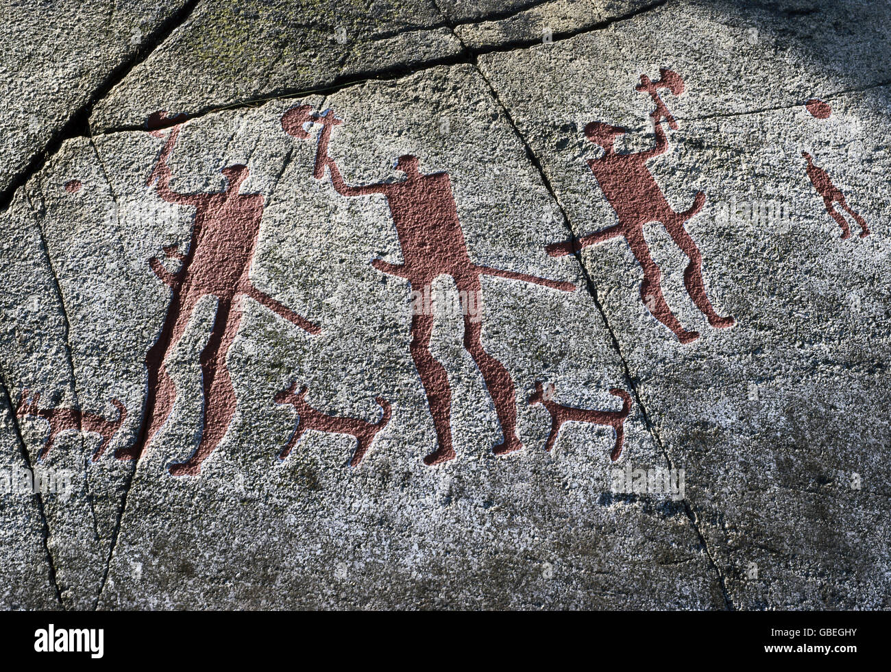 preistoria, petrografie, caccia, Fossum vicino Tanum, Svezia, 1800 - 500 a.C., UNESCO patrimonio mondiale dell'umanità, patrimonio mondiale dell'umanità, patrimonio mondiale dell'umanità, siti storici, storici, disegno, roccia, rocce, uomo, caccia, cacciatore, caccia, cane, cani, ascia, assi, età del bronzo, preistorico, mondo antico, ornamenti, ornamenti, ornamenti, persone, uomini, maschi, non disponibili-ulteriori diritti Foto Stock