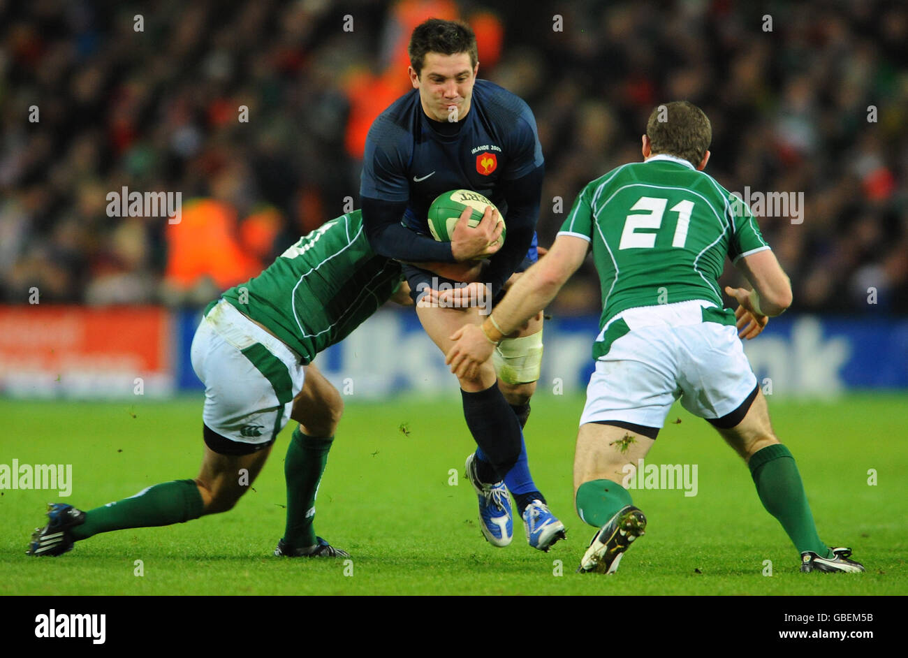 Ronan o'gara irlandese e Gordon D'Arcy affrontano Florian Fritz francese Foto Stock