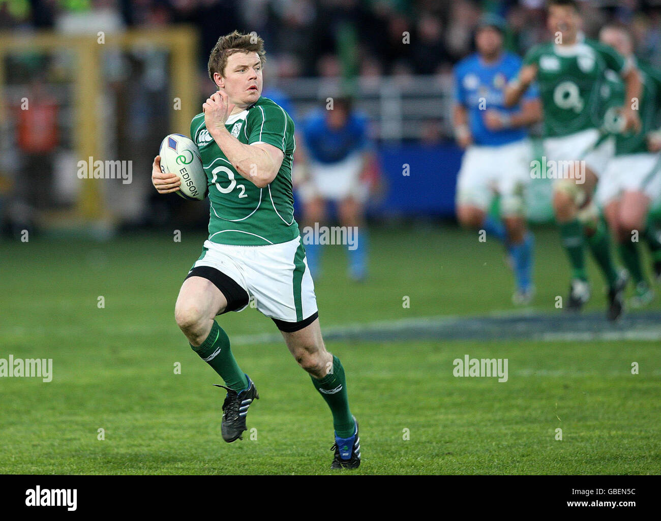 Rugby Union - RBS Six Nations Championship 2009 - Italia / Irlanda - Stadio Flamino. Brian o'Driscoll in Irlanda si è fatto strada per fare una prova durante la partita delle 6 Nazioni RBS allo Stadio Flamino, Roma, Italia. Foto Stock