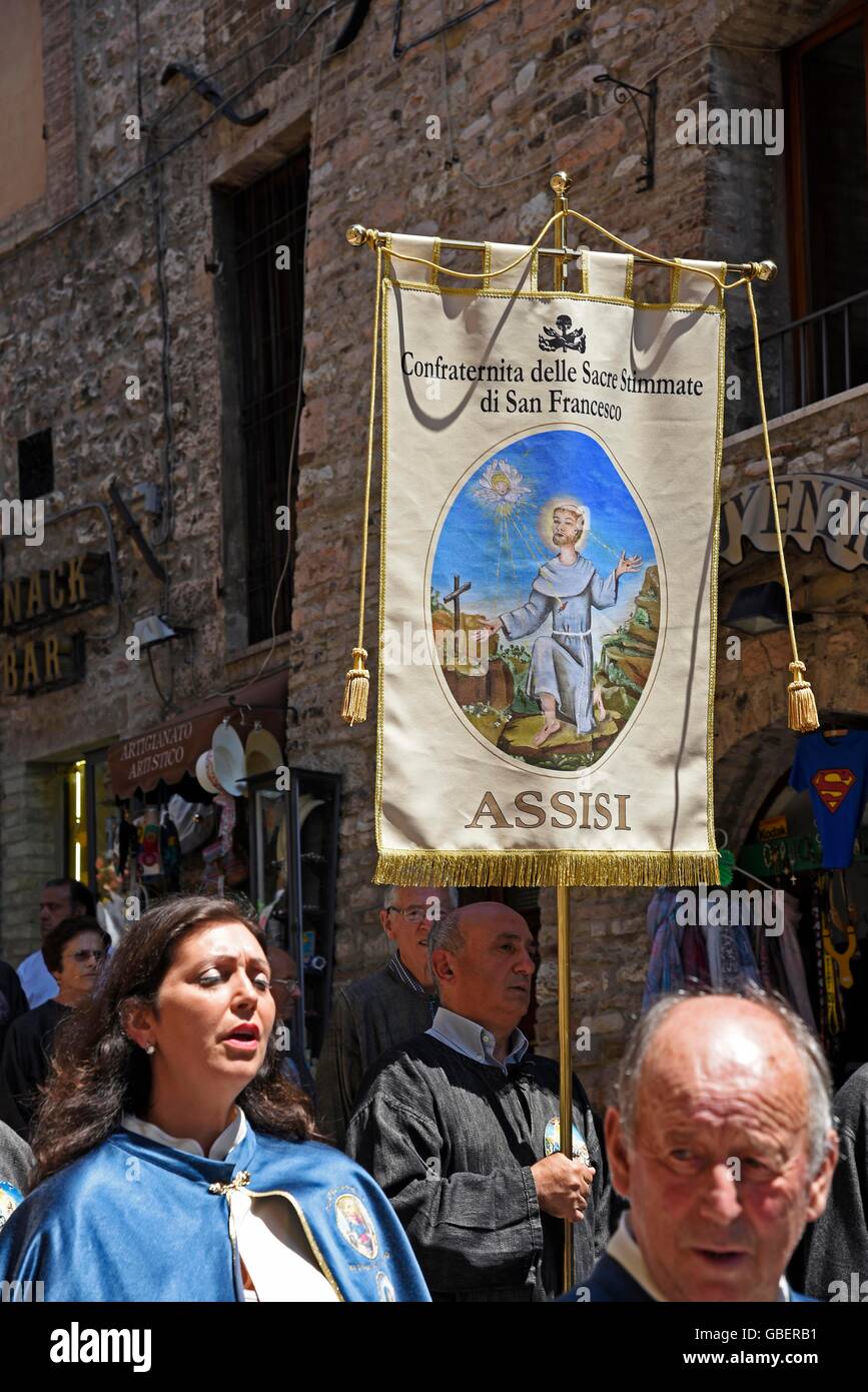 Processione religiosa, parade, dignitario della Chiesa, sacerdoti, Assisi, Provincia di Perugia, Umbria, Italia Foto Stock
