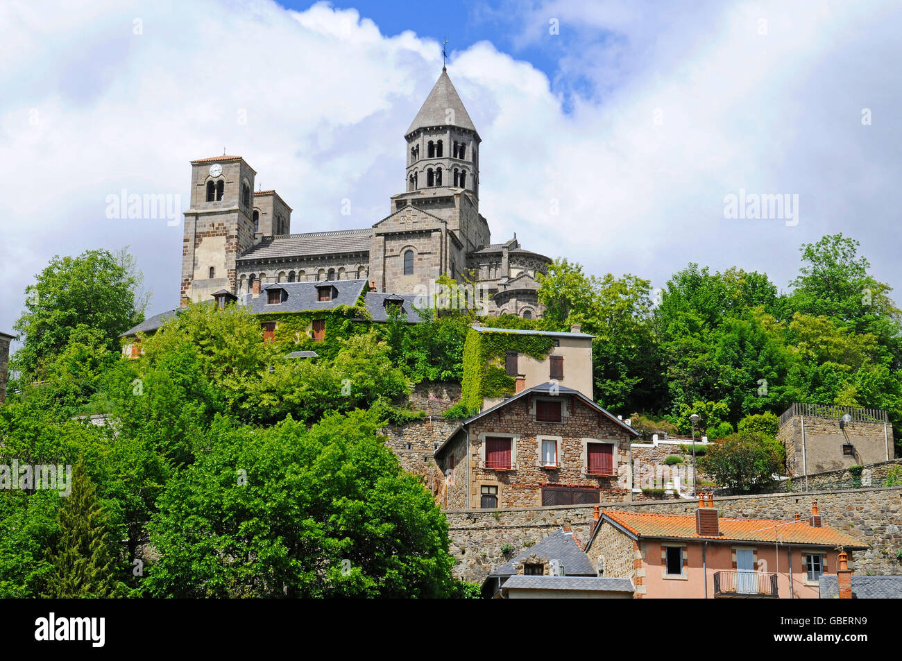 Chiesa di Notre-dame-du-Mont-Cornadore, Mont Cornadore, città alta Saint-Nectaire-le-Haut, Dipartimento Puy-de-Dome, Auvergne Francia / La Cattedrale di Notre Dame du Puy Foto Stock