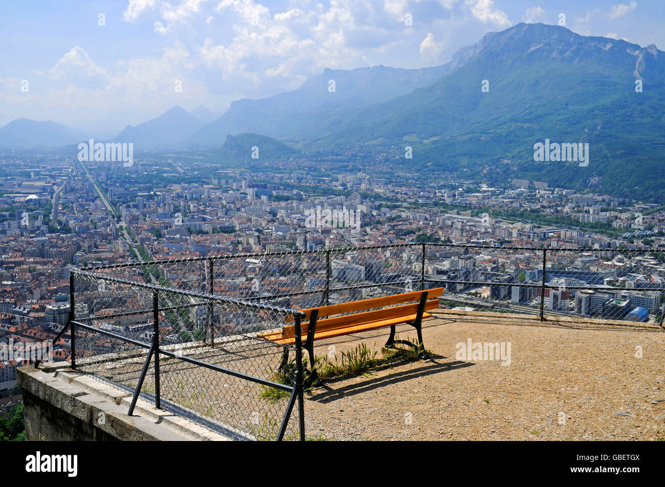 Panca, vista da Fort de la Bastille, Grenoble, Rhone-Alpes, Francia / punto di vista Foto Stock