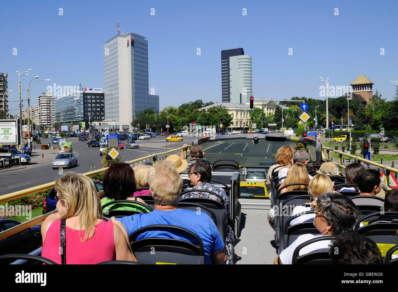 Autobus turistico, city tour, Piata Victoriei Bucarest, Romania Foto Stock