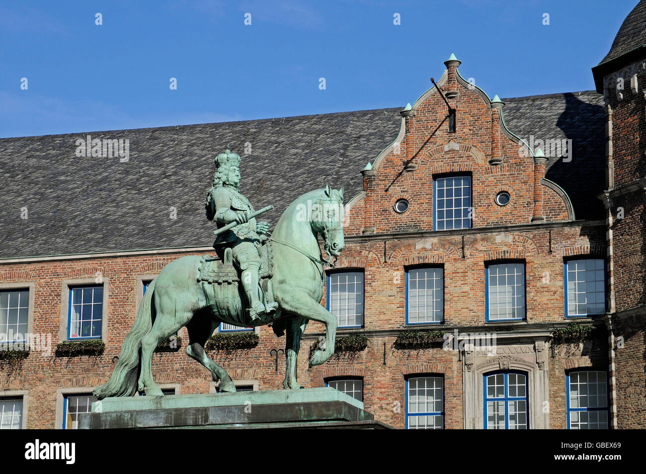 Jan Wellem monumento, Vecchio Municipio, Dusseldorf, Renania settentrionale-Vestfalia, Germania / Düsseldorf, statua equestre Foto Stock