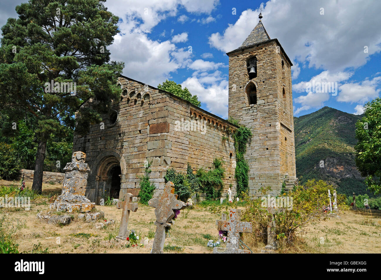 Santa Maria de l'Assumpcio de Coll, chiesa romanica, Coll, La Vall de Boi Pirenei, provincia di Lleida, Catalogna, Spagna Foto Stock
