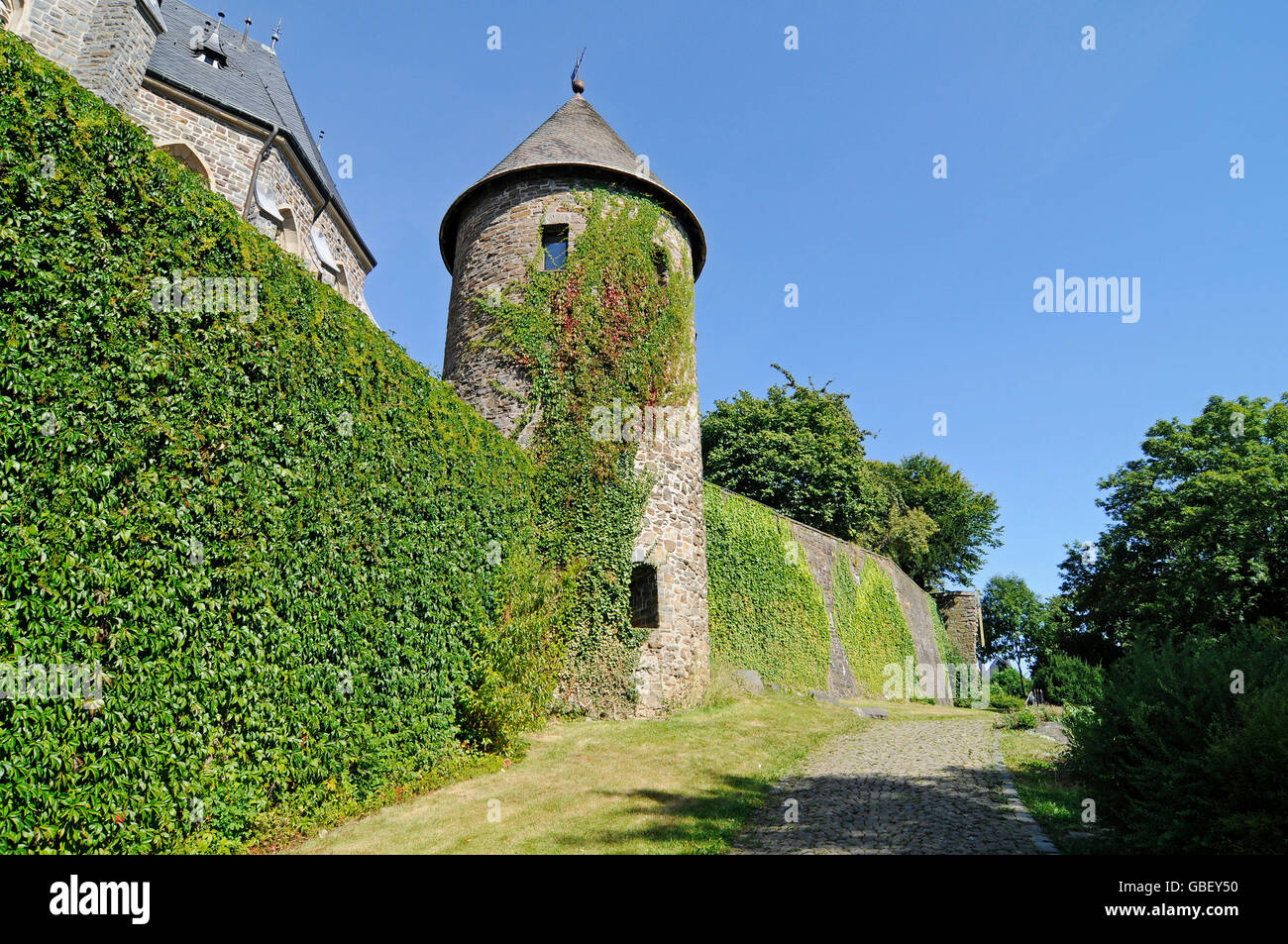 Torre Engelsturm, mura, mura, Olpe, Ebbegebirge nature park Sauerland regione Renania settentrionale-Vestfalia, Germania Foto Stock