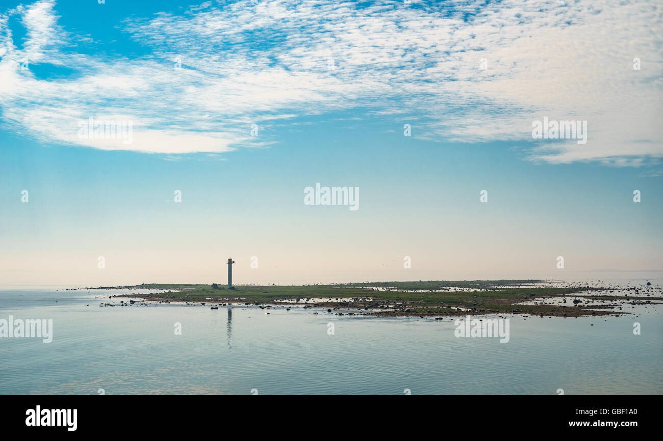 Faro Rukkirahu alla piccola isola disabitata nel Mar Baltico, Estonia Foto Stock