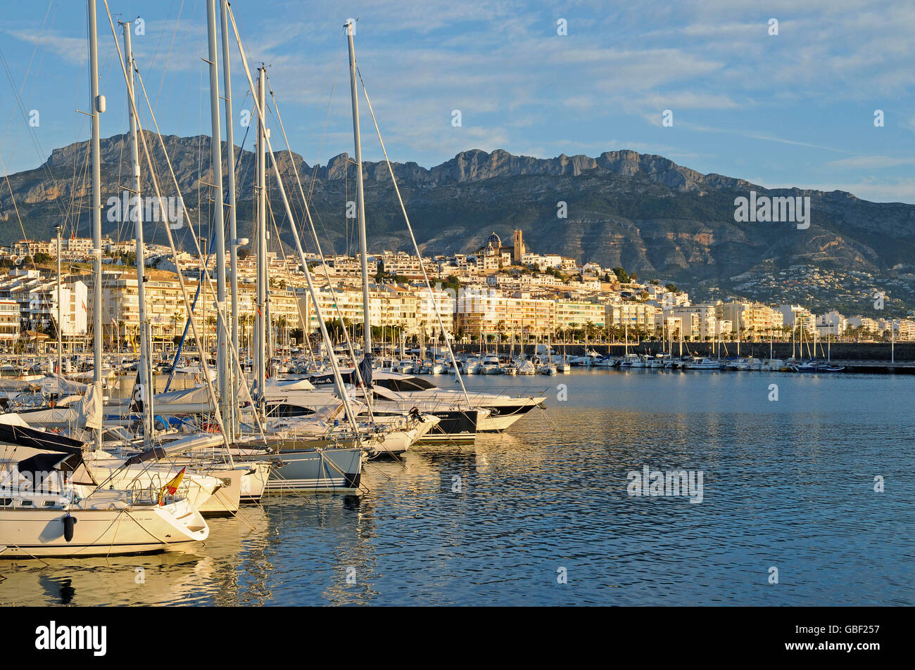 Marina, townscape, la luce del mattino, barche a vela, mare, Altea, Costa Blanca, Provincia di Alicante, Spagna, Europa Foto Stock