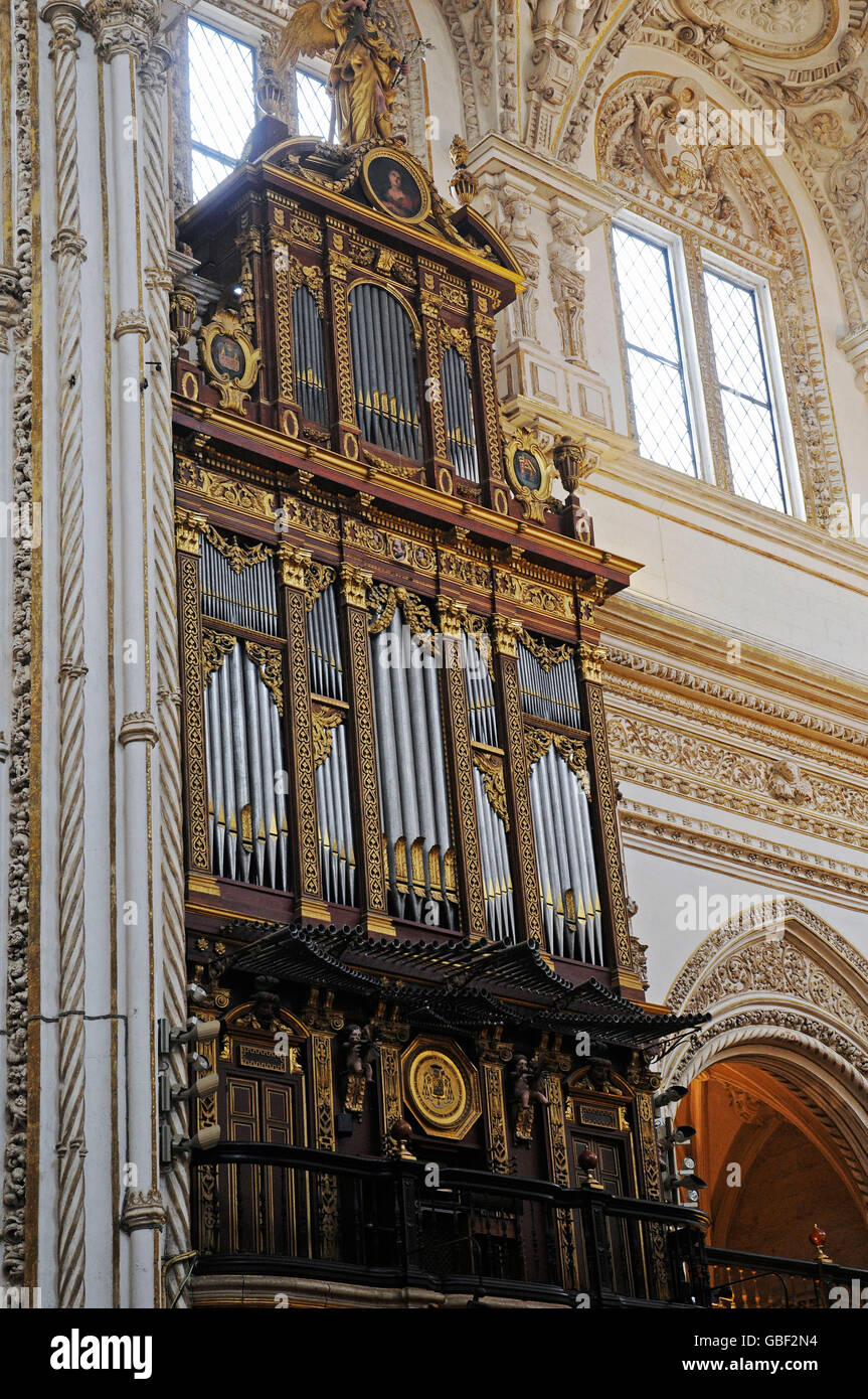 Organo, interno chiesa cristiana, Mezquita Moschea,,, Cattedrale di Cordoba, in provincia di Cordoba, Andalusia, Spagna, Europa Foto Stock