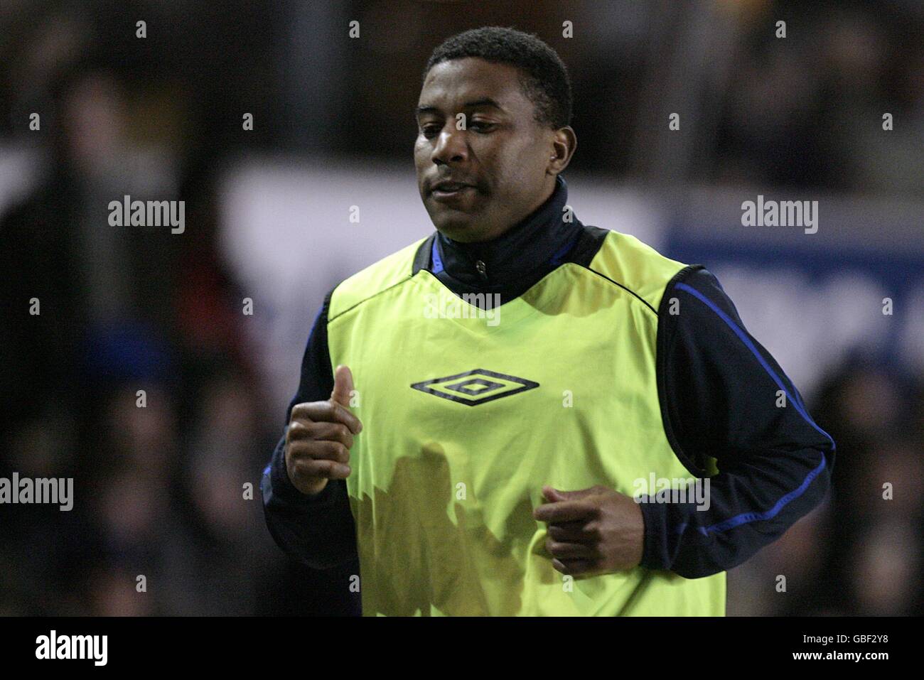 Calcio - Coca-Cola Football League Championship - Birmingham City / Bristol City - St Andrews' Stadium. Ulises De la Cruz di Birmingham si scalda sulla linea di contatto durante la prima metà Foto Stock