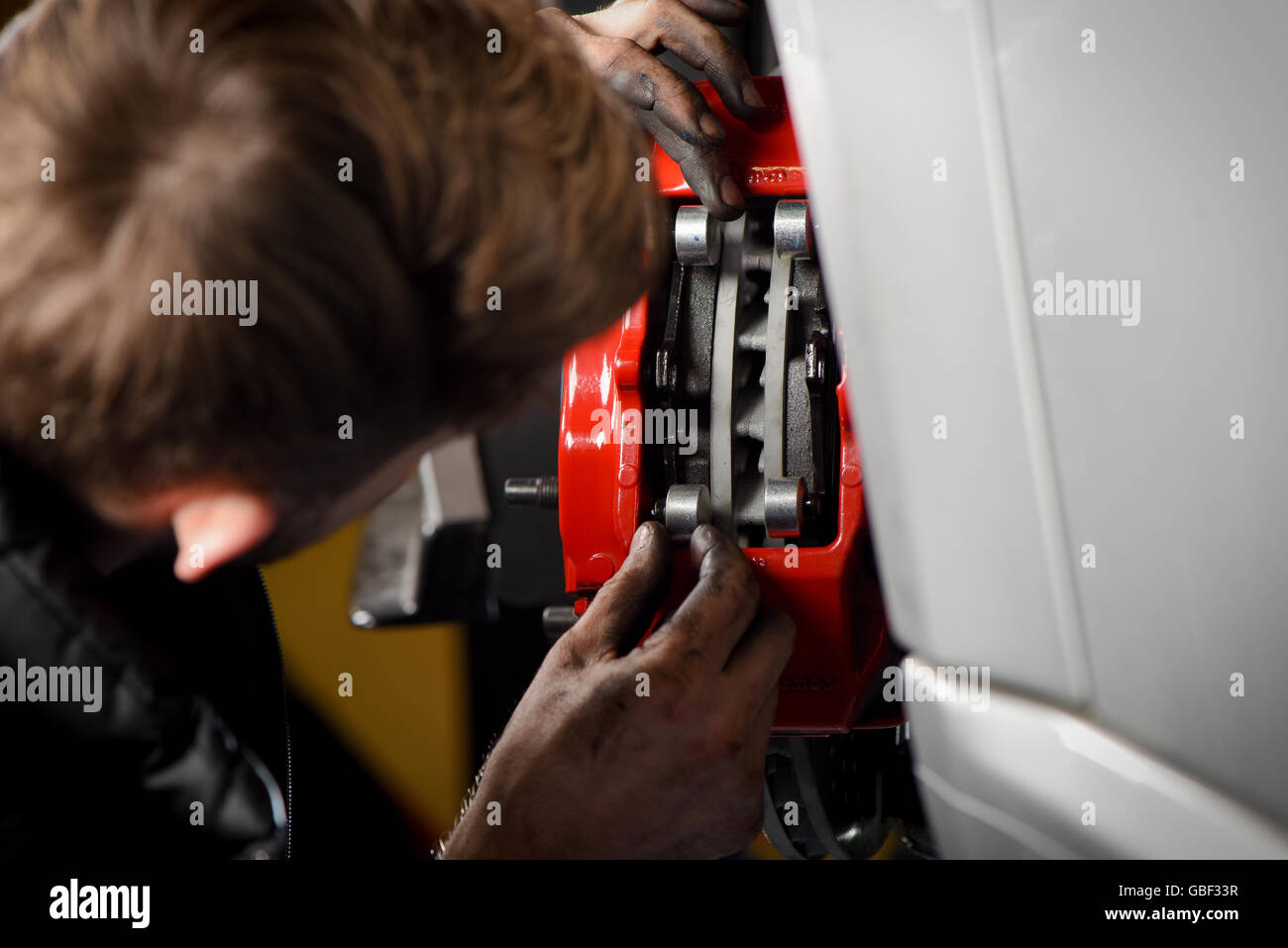 Prestazioni di pastiglie freno essendo montato sulla Porsche Foto Stock