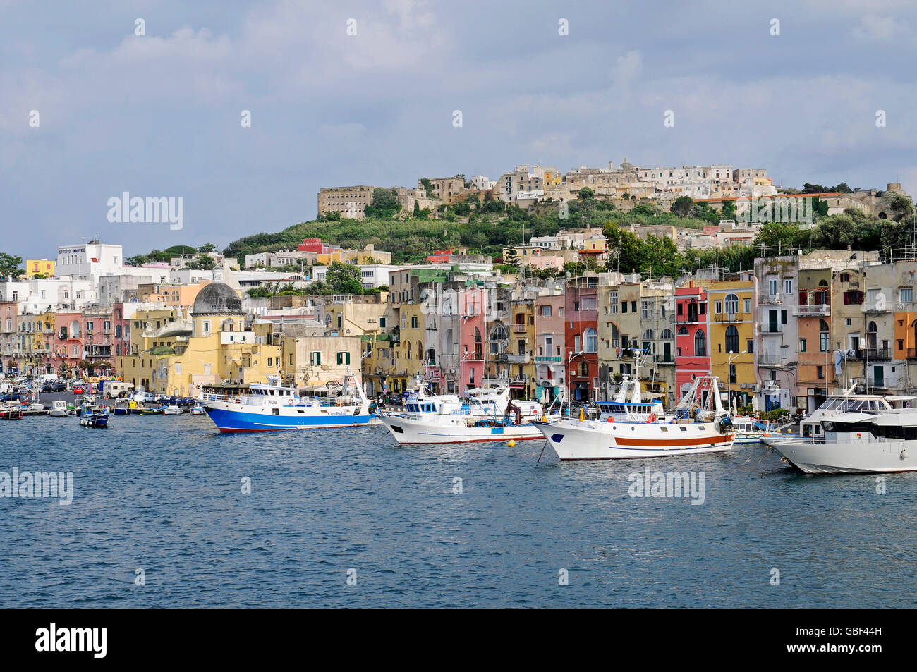 Il Porto di Marina Grande, Porto, Terra Murata sul retro, quarto, Isola di  Procida, il Golfo di Napoli, campania, Italy Foto stock - Alamy