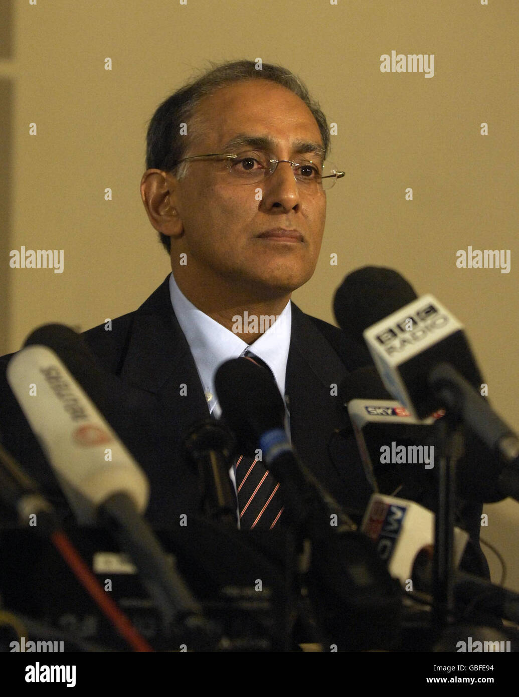 Haroon Lorgat, Chief Executive della ICC, parla ai media del Lords Cricket Ground di Londra. Foto Stock