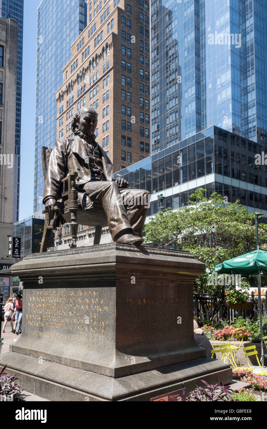 Statua di Horace Greeley, Greeley Square, New York, Stati Uniti d'America Foto Stock